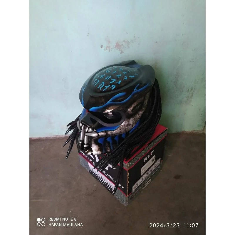 CHOPPER BOBBER STYLE PREDATOR HELMET CUSTOM BLUE FIRE DOT & ECE CERTIFIED