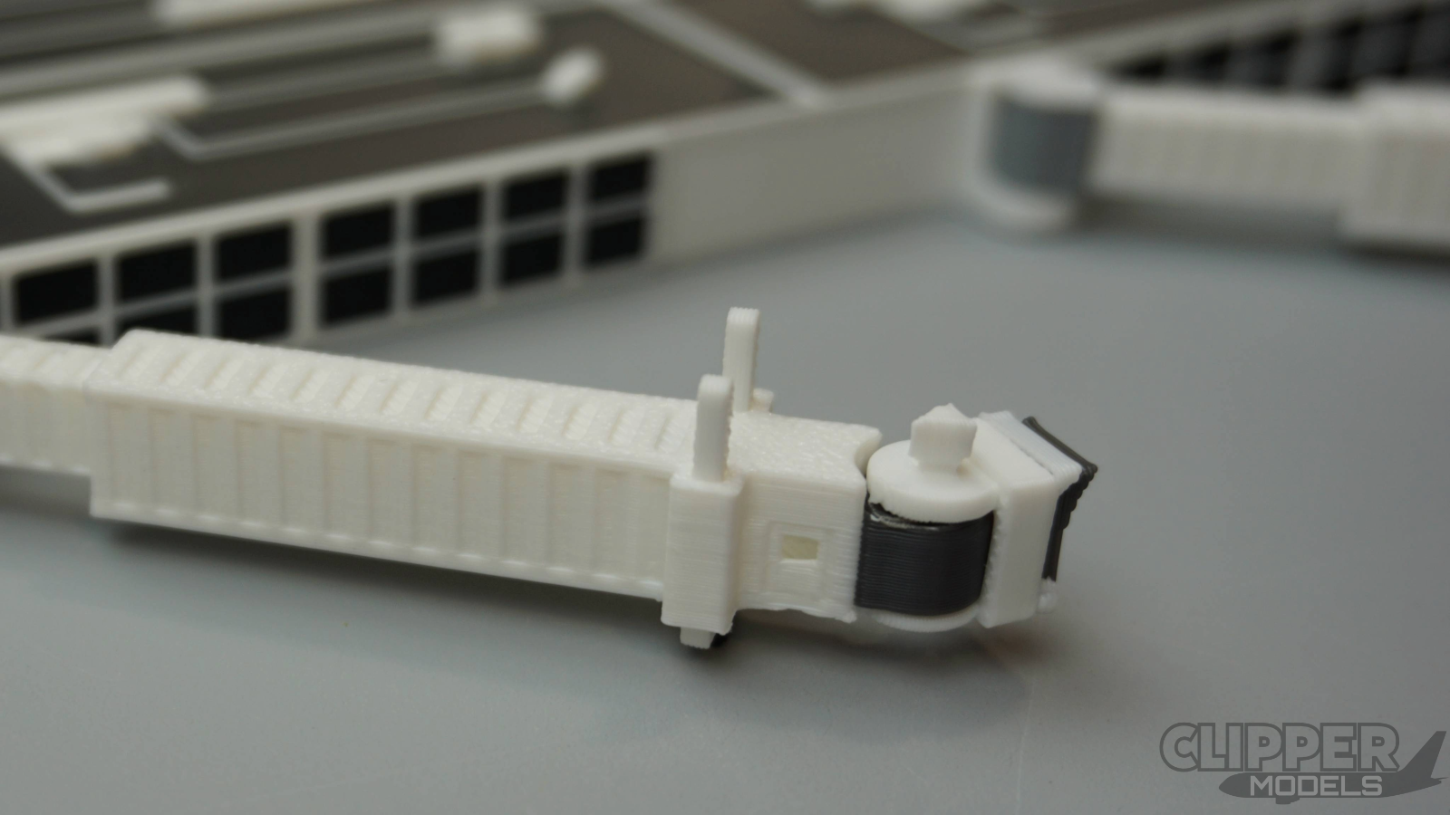 Regional Model Airport Building + Extension | 1:400 Scale | Clipper Models