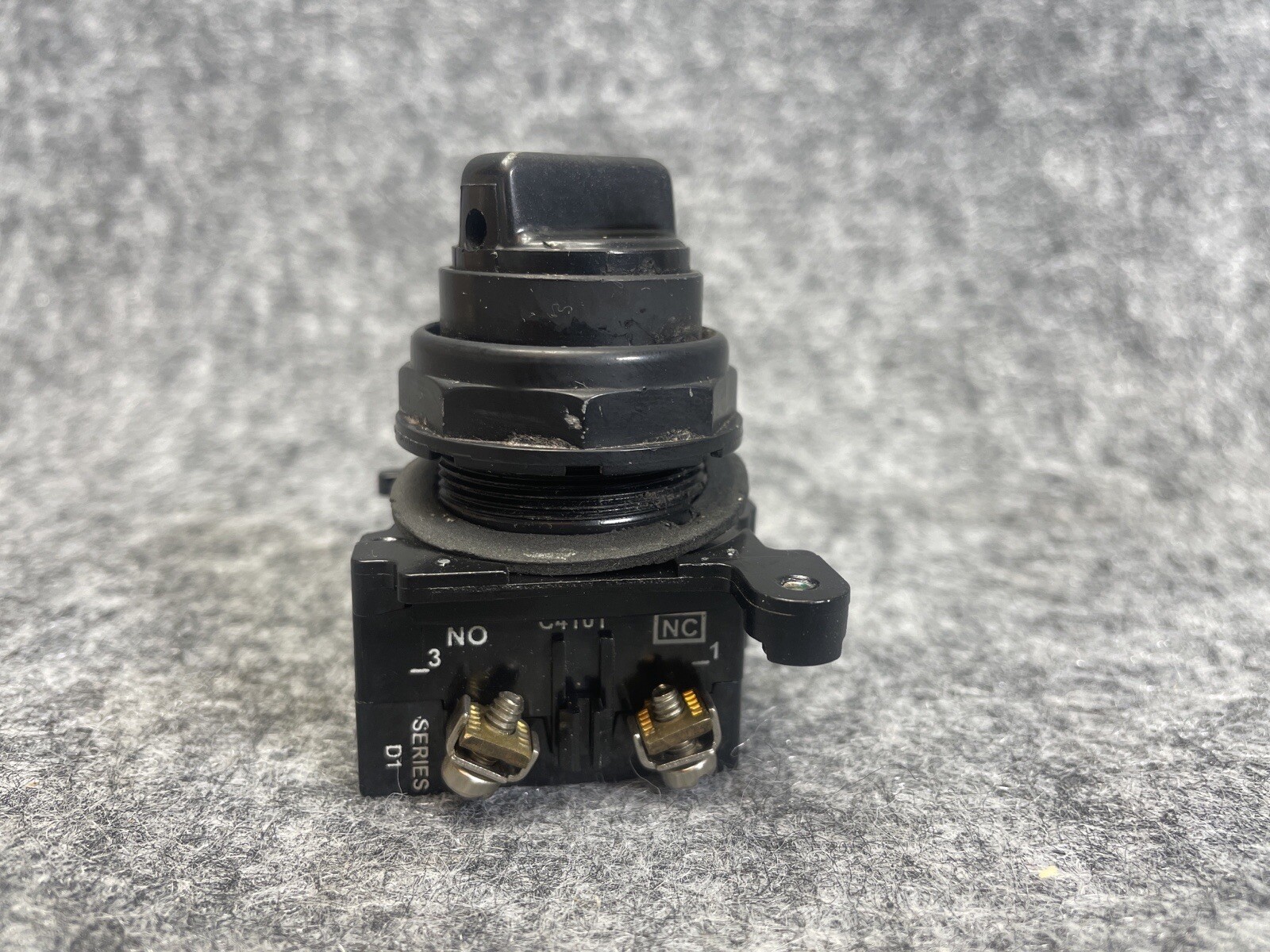 Cutler-Hammer 10250T/91000T 2-Position Selector Switch
