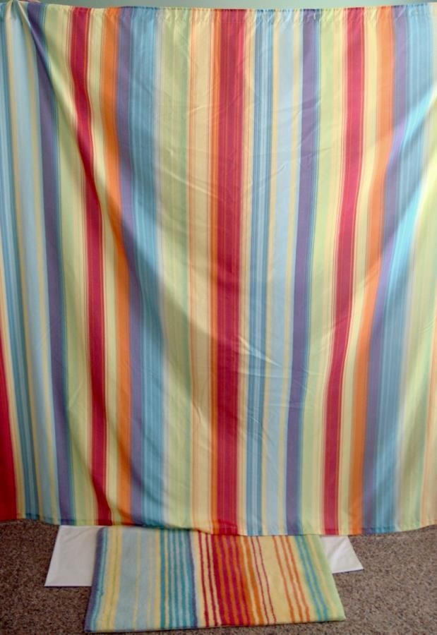 EUC Bathroom 2 Piece Set WAMSUTTA Rainbow Shower Curtain & Plush Bath Rug