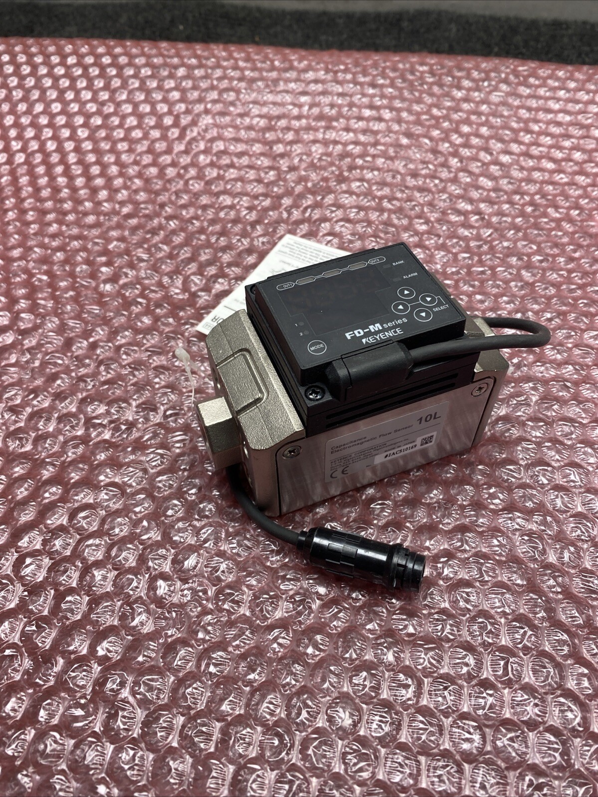 Keyence FD-MZ10AYK Capacitance Electromagnetic Flow Sensor 24VDC, 10 L/min, NPN
