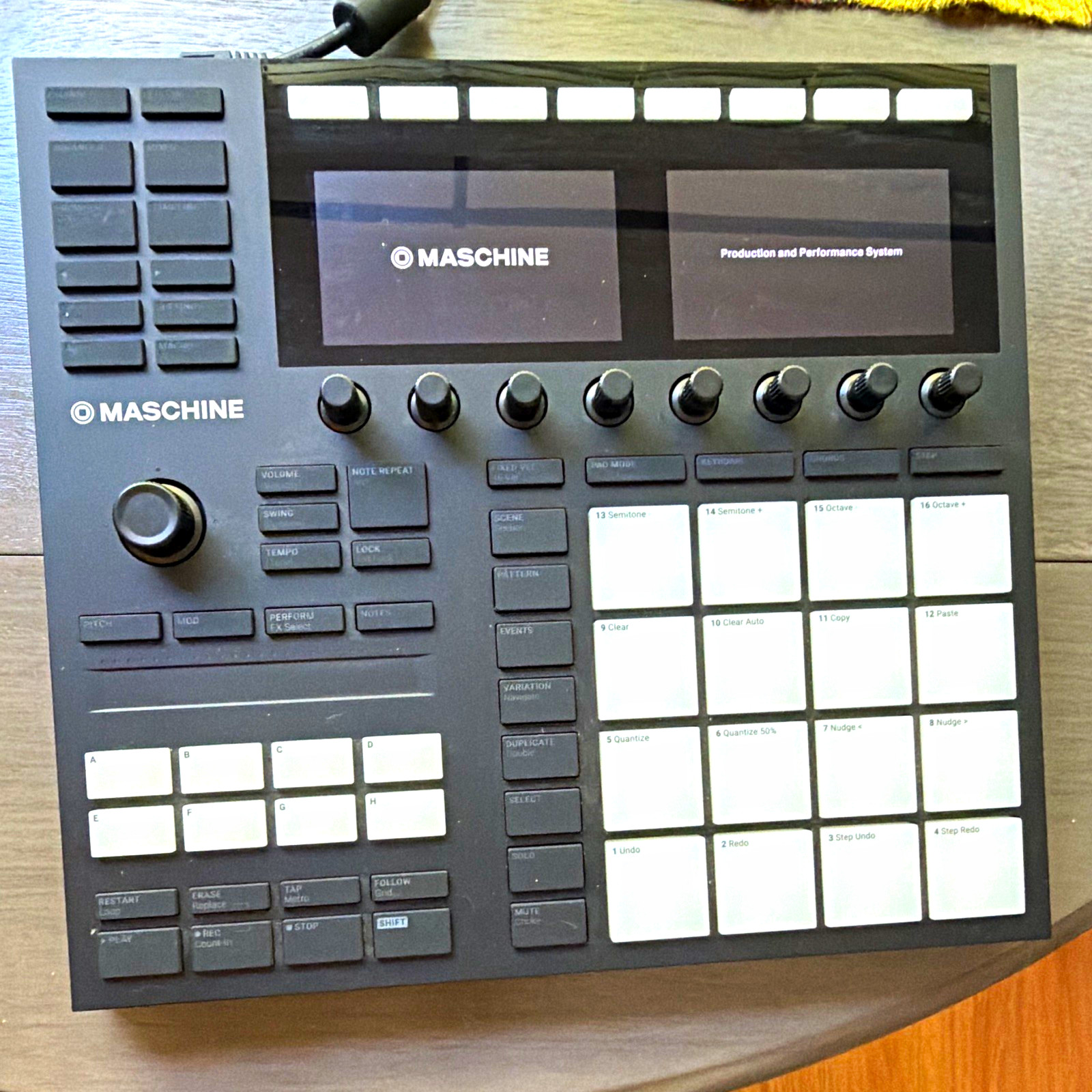 Native Instruments MASCHINE STUDIO MIDI Controller w/ Display, Encoders, USB