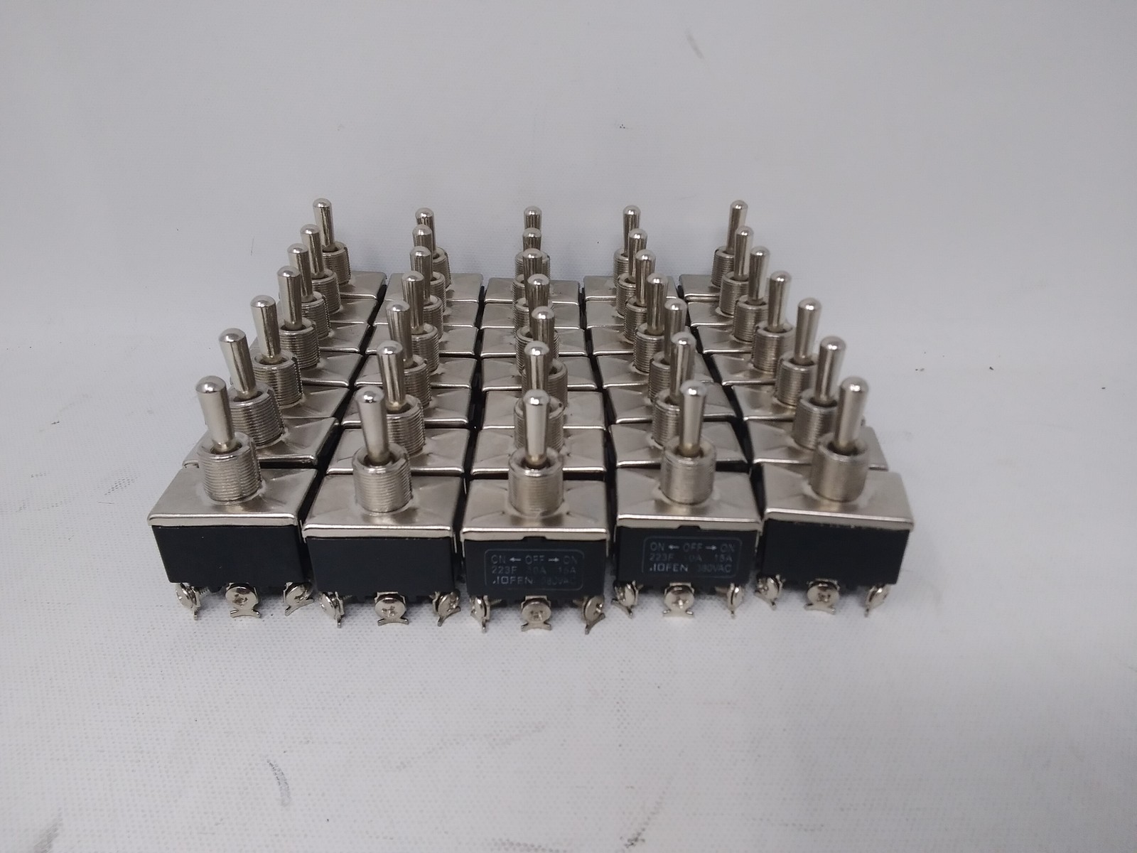 Iofen Industrial Toggle Switch ON/OFF 223F 380V AC | Set of 35 Heavy Duty Switch