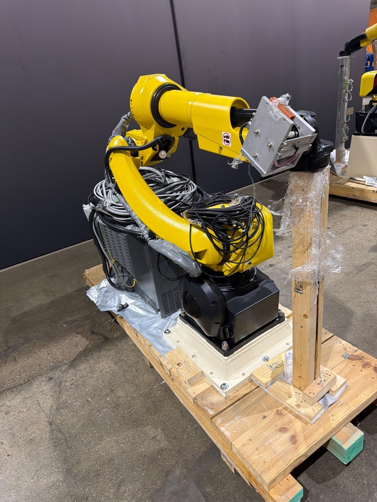 FANUC M‑10iD/10L Complete with R‑30iB Plus Controller USED