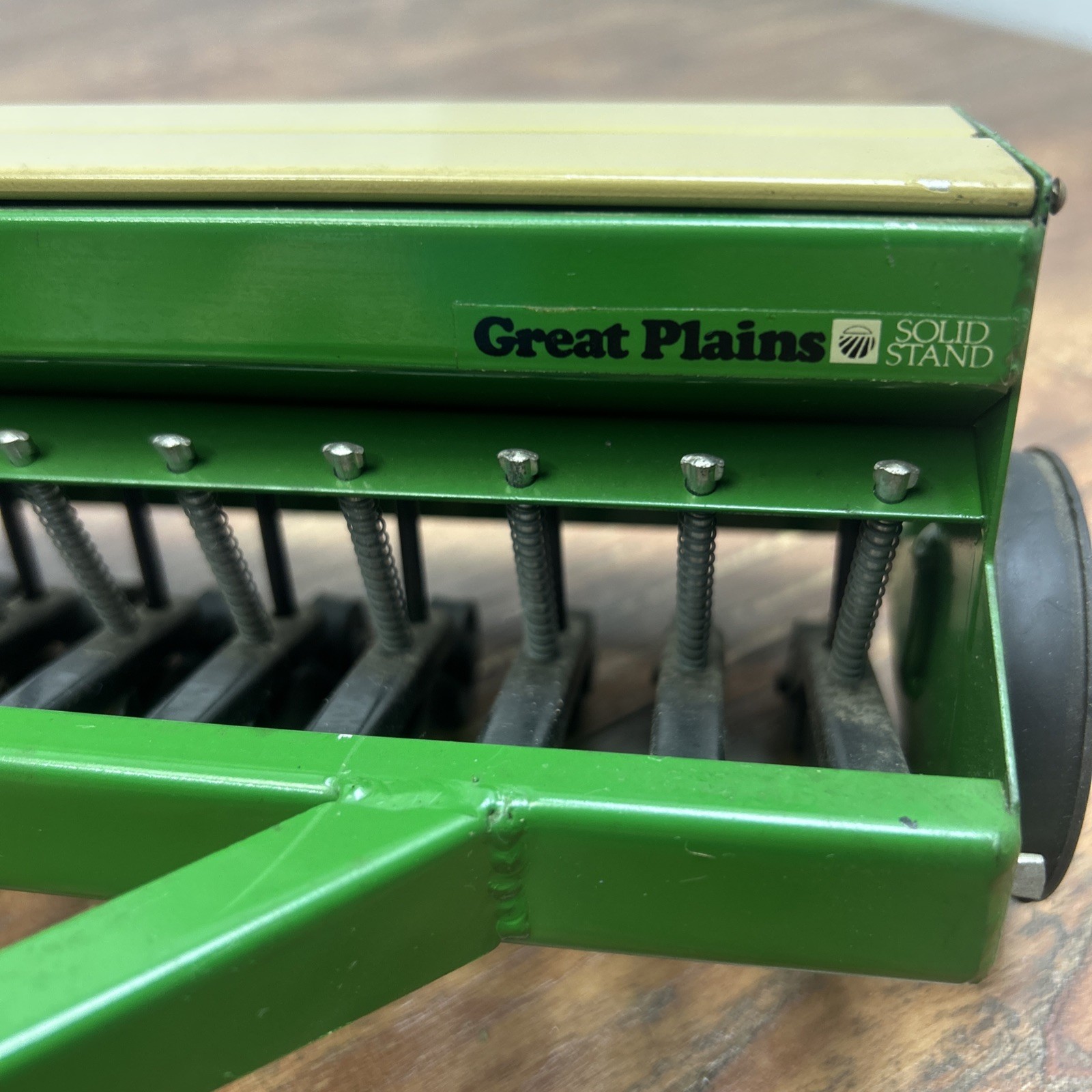 1/16 Great Plains Solid Stand End Wheel Drill Tractor Implement toy