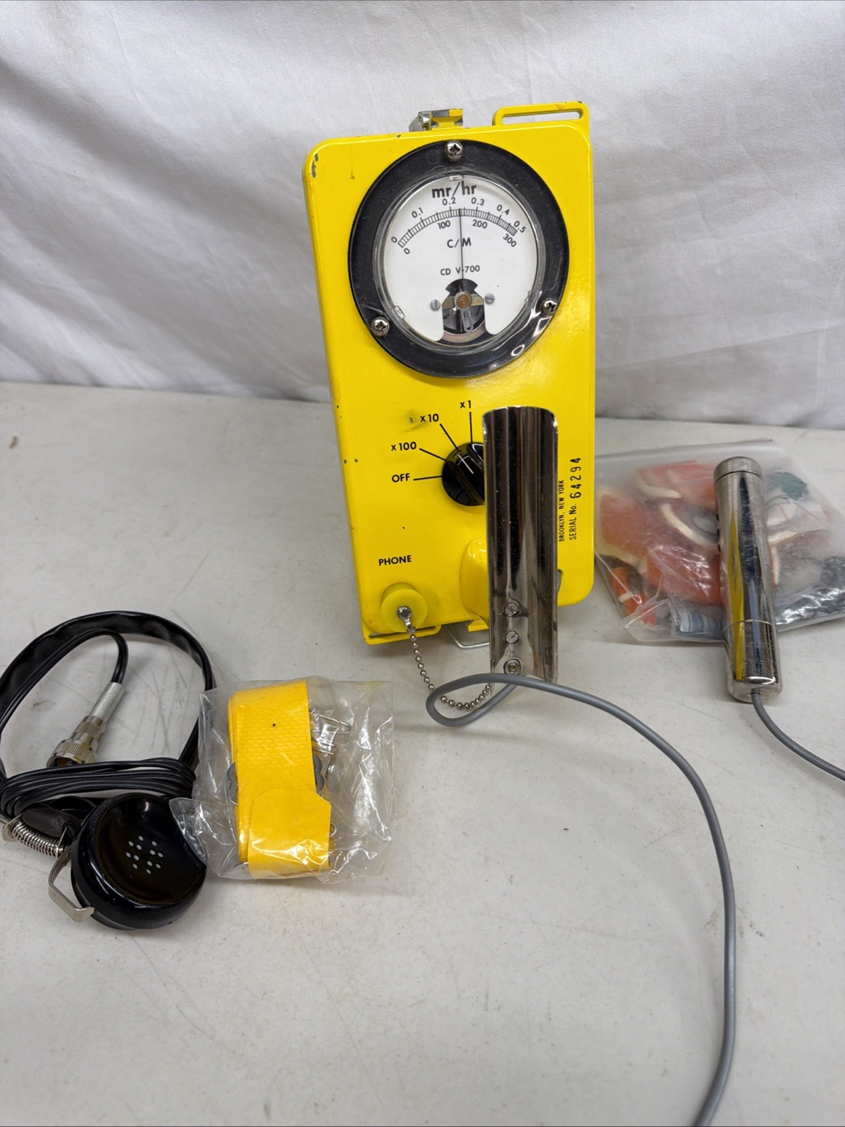 LIONEL ELECTRONIC LABS.  CDV-700 MOD. 6b RADIATION DETECTOR/GEIGER COUNTER 64294