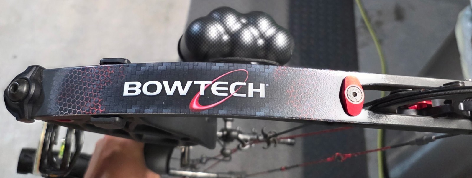 RH Bowtech Carbon Knight Compound Bow Black Red Carbon Fiber with Accessories