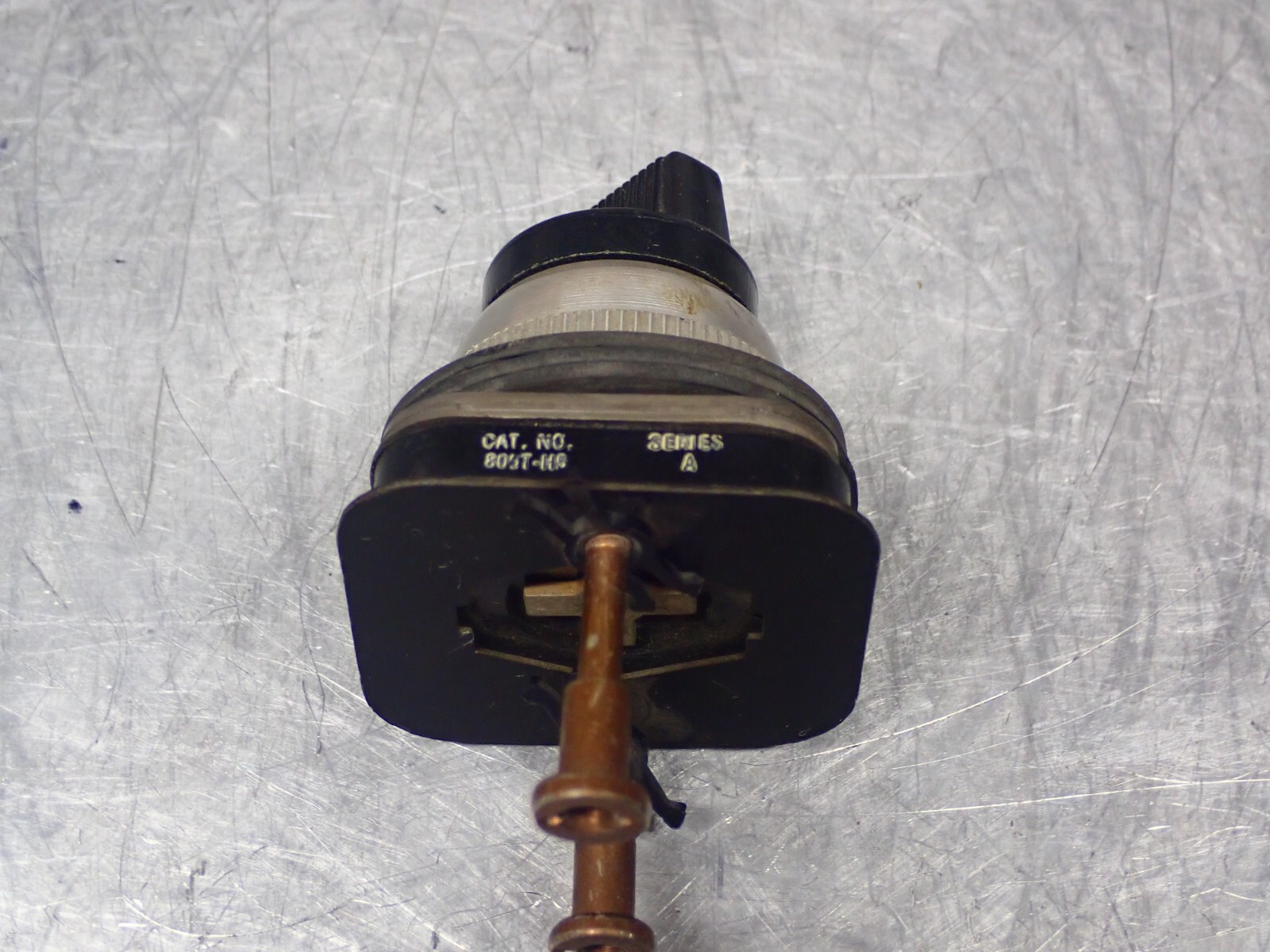 Allen Bradley 800T-H5 Ser A 2 Position Spring Return Selector Switch Used