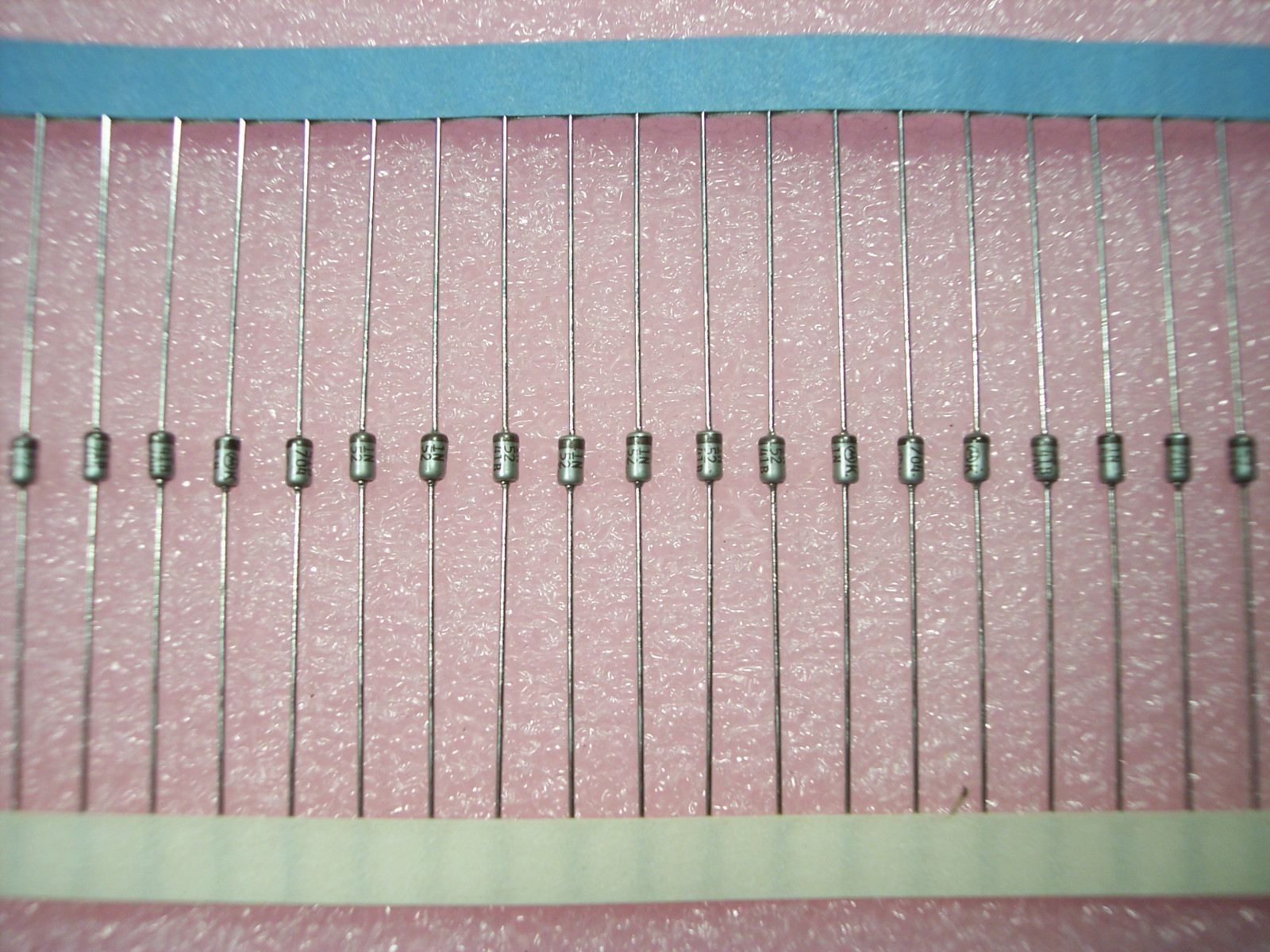 QTY (100) 1N5241B MOTOROLA DO-35 AXIAL 11V 500mW ZENER DIODES 1N5241BRL