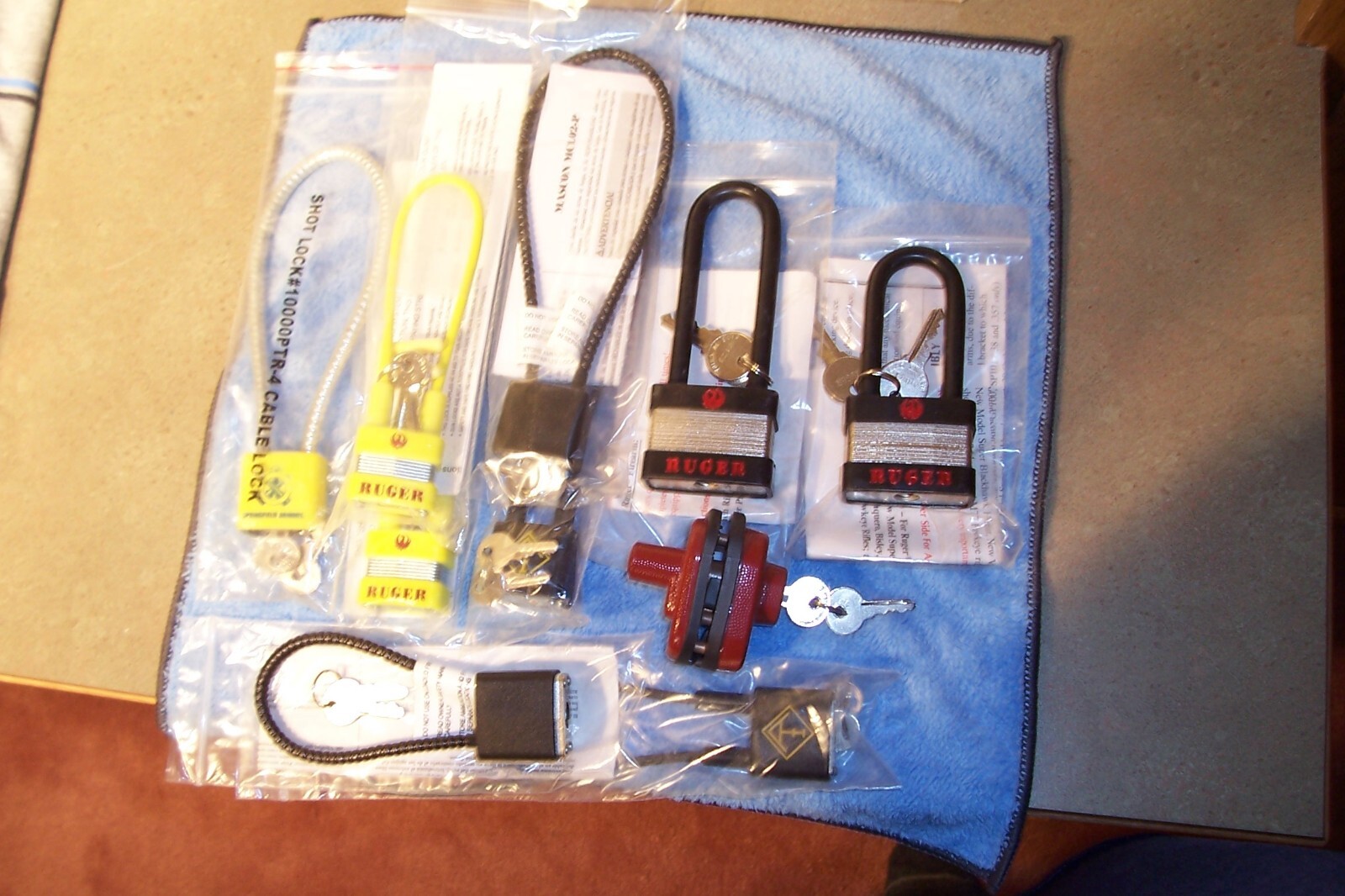 TEN GUN TRIGGER LOCKS 7 CABLE ,2 U BOLT & 1 TRIGGER GUARD ALL NEW WITH 2 KEYS EA