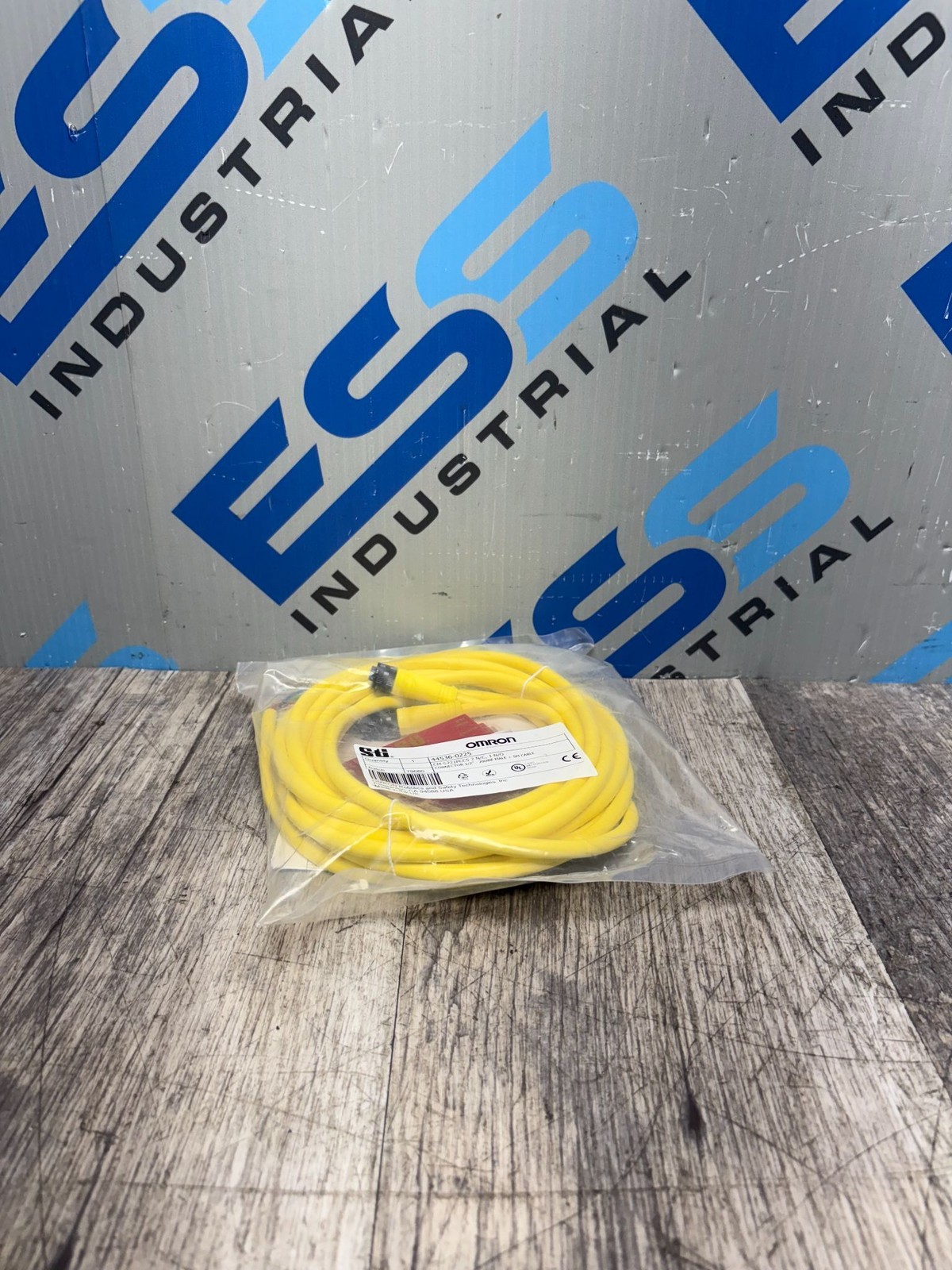 OMRON SAFETY SWITCH CM-S221PCC5 w/ 1/2 CONNECTOR AND 5M CABLE