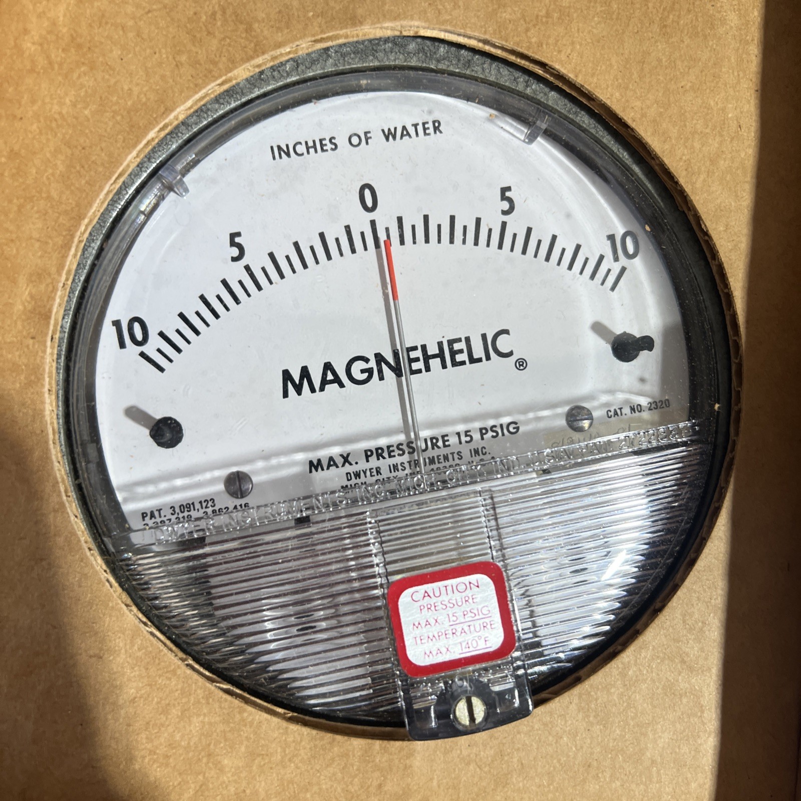 DWYER 2320 Nos Surplus