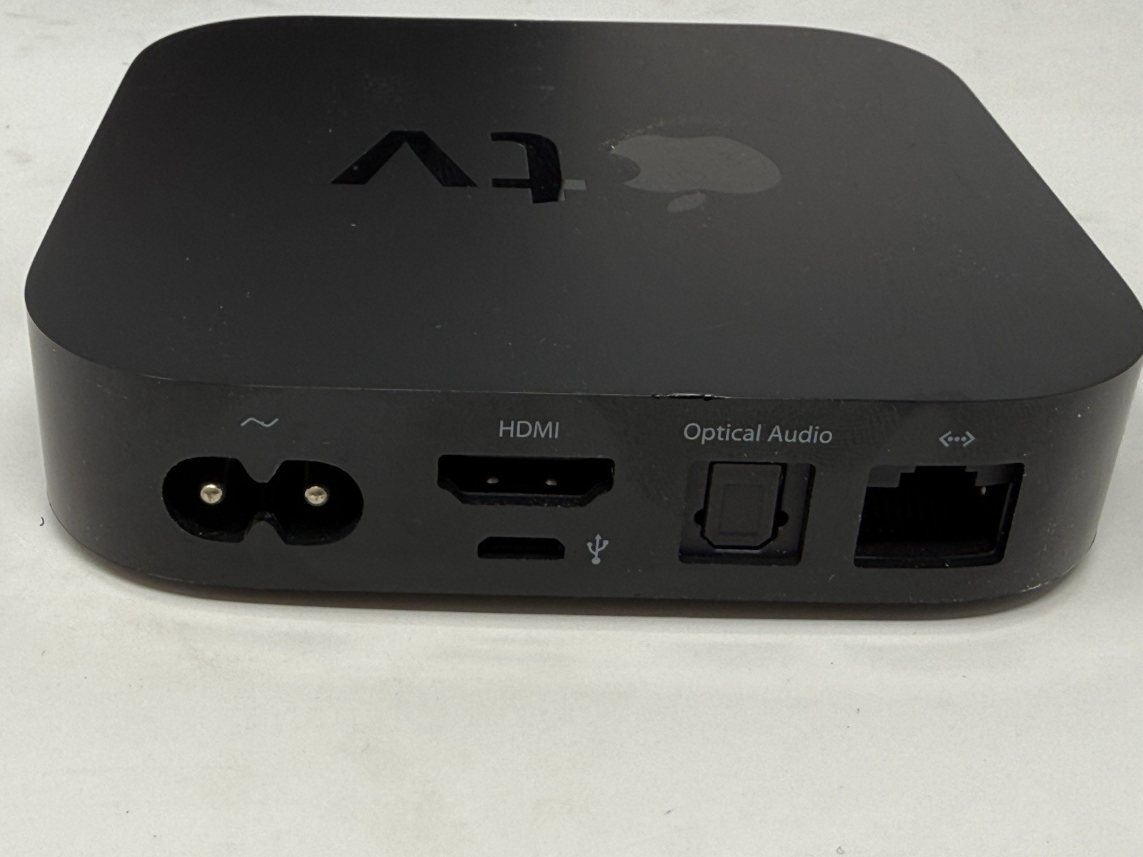 Apple TV (4th Generation) HD Media Streamer -- A1625 -- 64MB