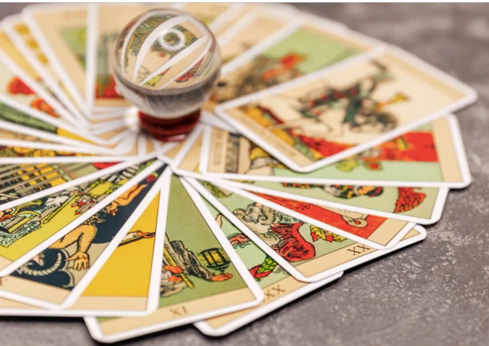 Blind Psychic Tarot Reading - No Questions Needed General