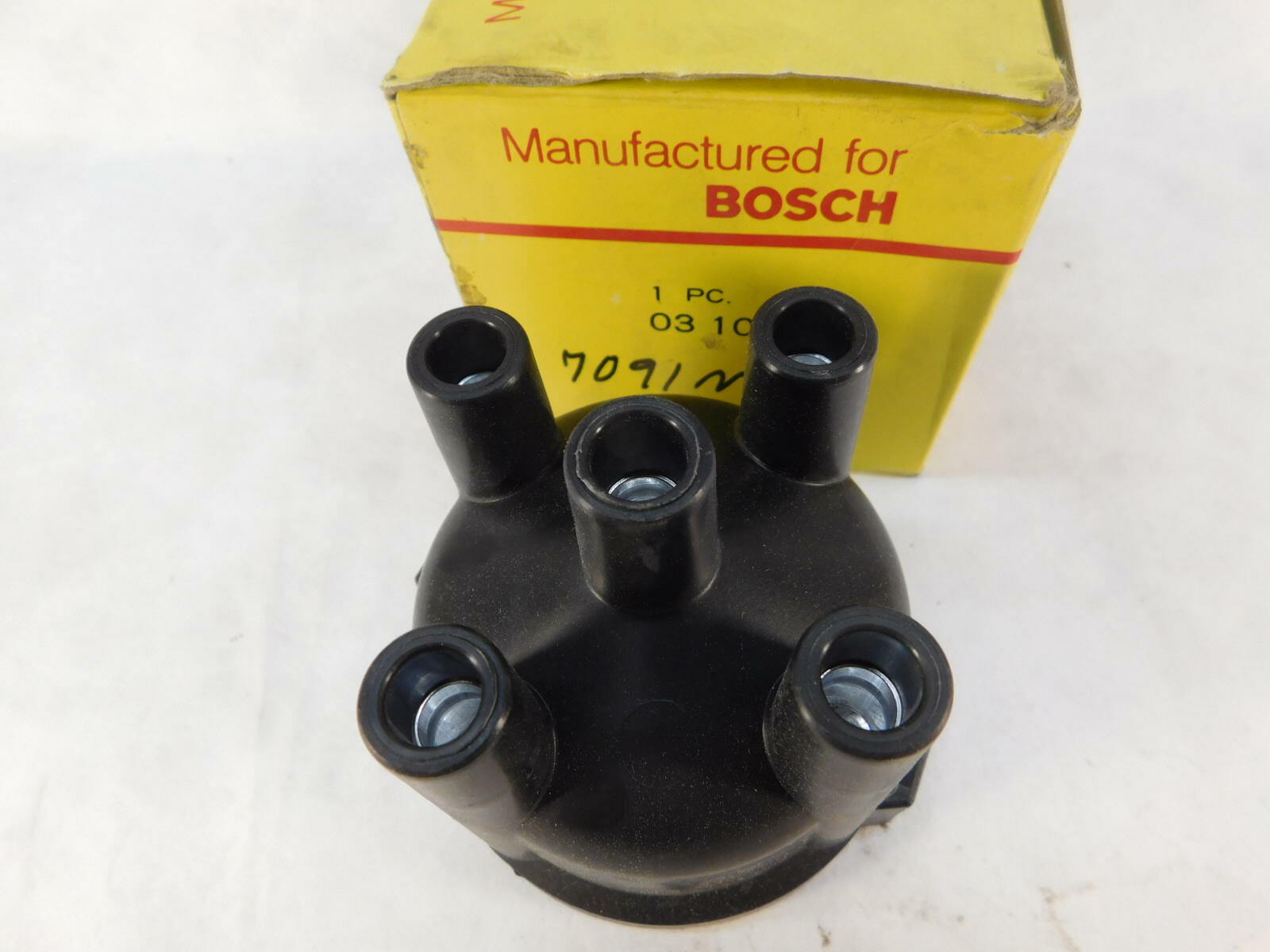 Bosch Distributor Cap 03-100   like  Beck/Arnley 174-0521   for Mazda