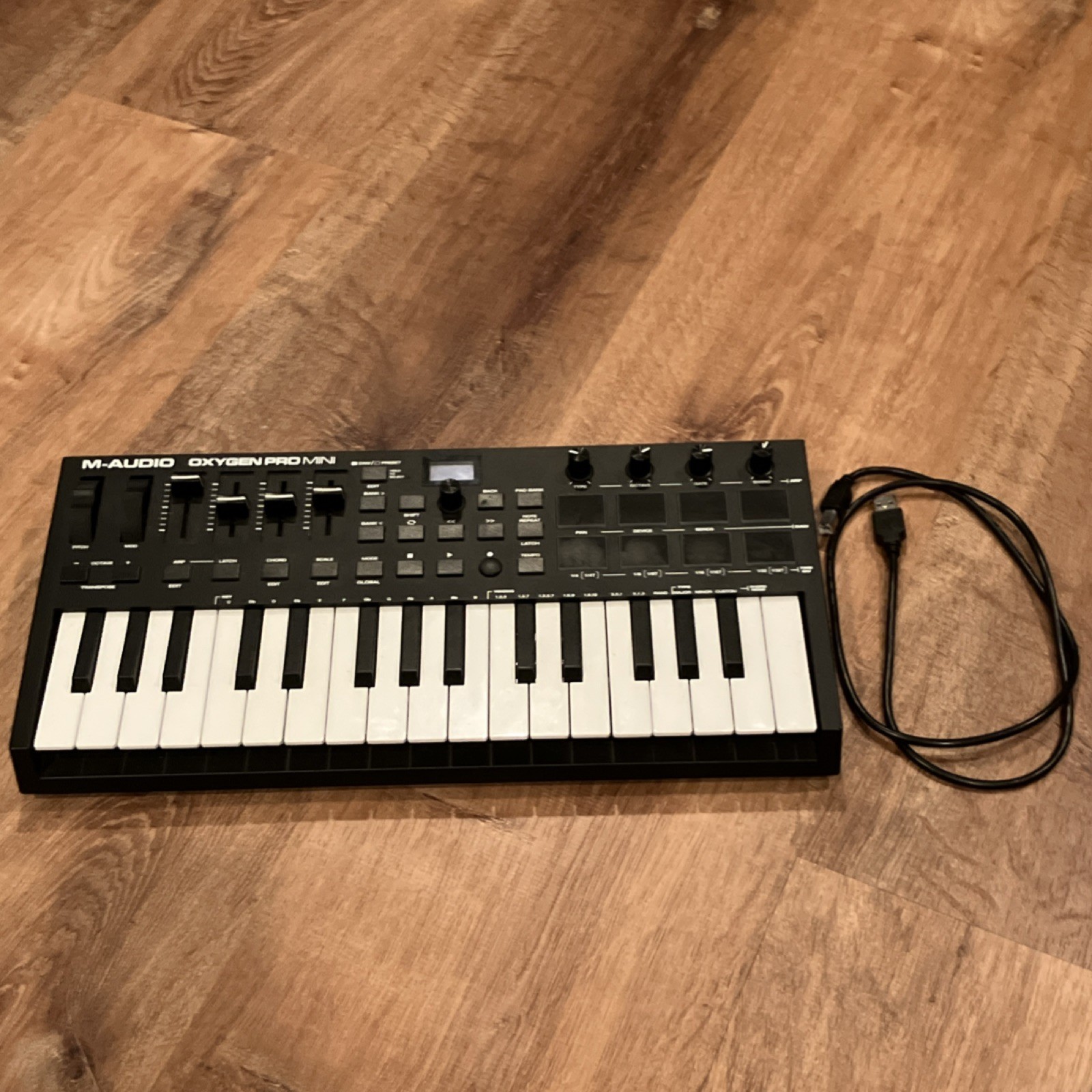 M-Audio Oxygen Pro Mini MIDI Keyboard Controller 32 Synth Keys USB Faders Pads