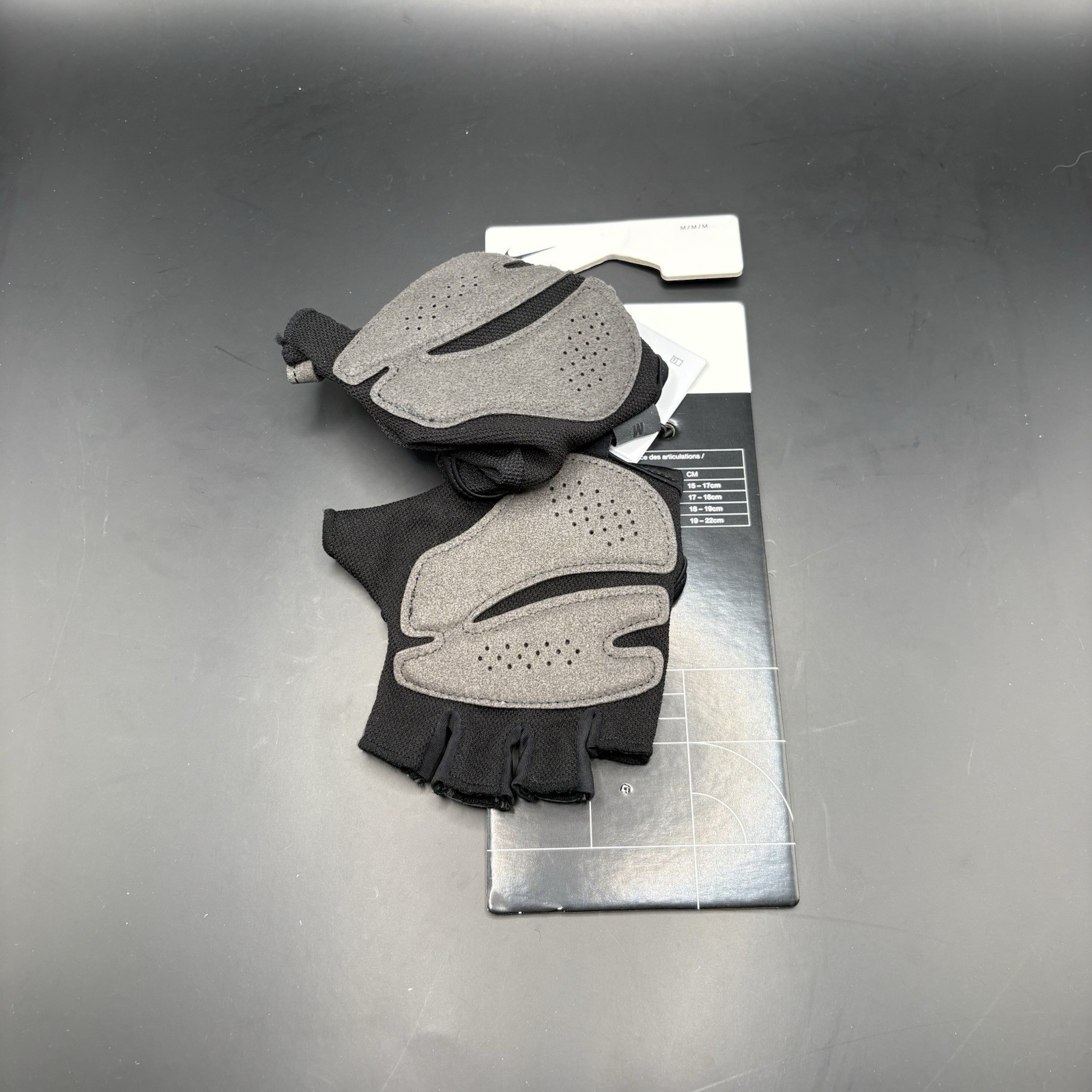 Nike Elemental Lightweight Fitness Gloves (Size Medium) Womens Lifting Equipment