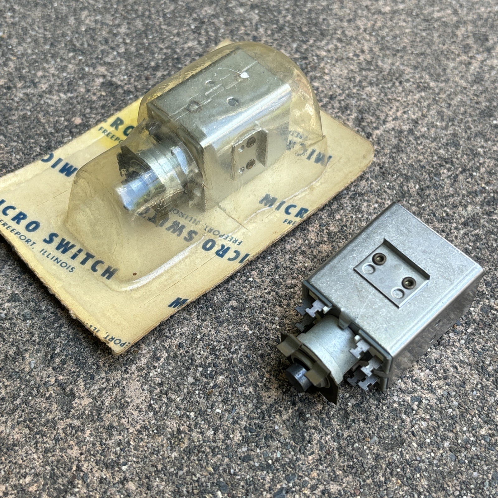 TWO Vintage Honeywell 209 Micro Switch Microswitches