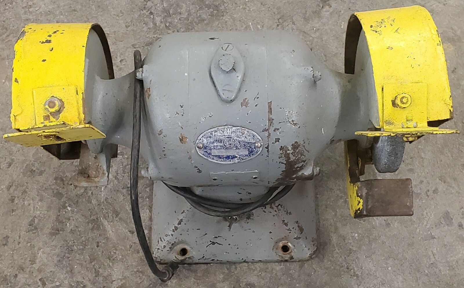 SKIPPER 6" DOUBLE END BENCH GRINDER, 1/4 HP, PH 1, 3400 RPM, 2.7 AMPS, 60 CYCLES