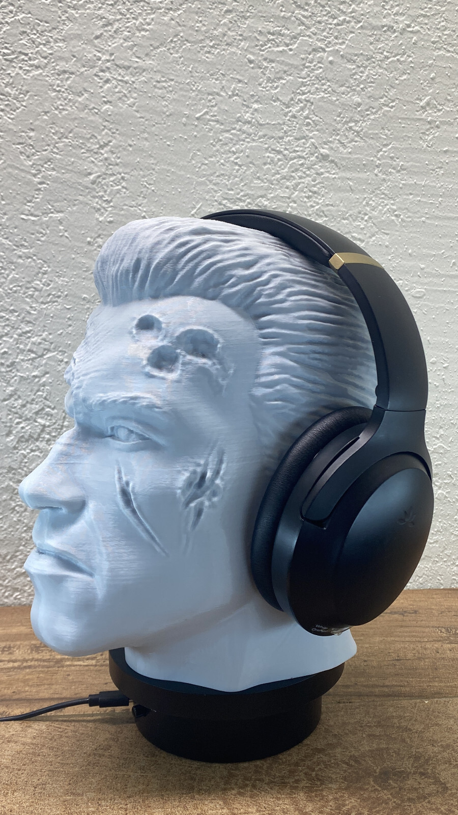 Arnold Schwarzenegger T800 Bust - Terminator Headphone Stand - Sci Fi Robot Deco