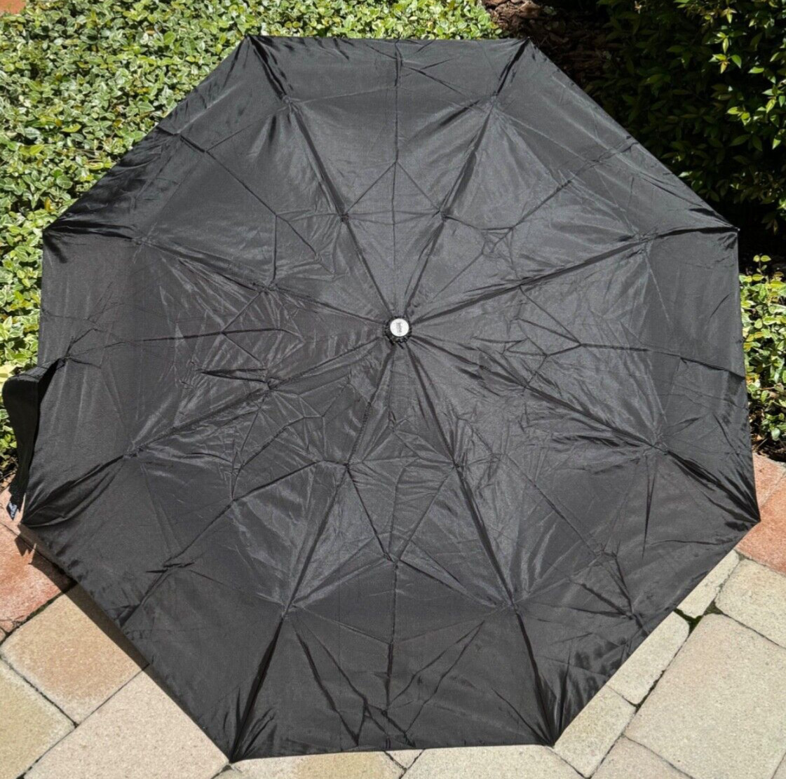 TOTES  UMBRELLA  BLACK SUNGUARD 50 SPF RECYCLED FABRIC 42 IN COVERAGE NWT
