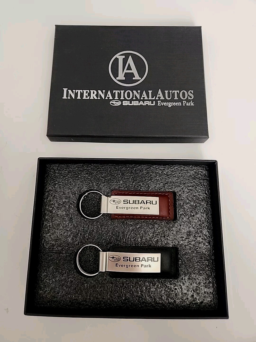 SUBARU ETCHED ON METAL LEATHER KEYCHAIN SET IN BOX Black & Brown EVERGREEN PARK