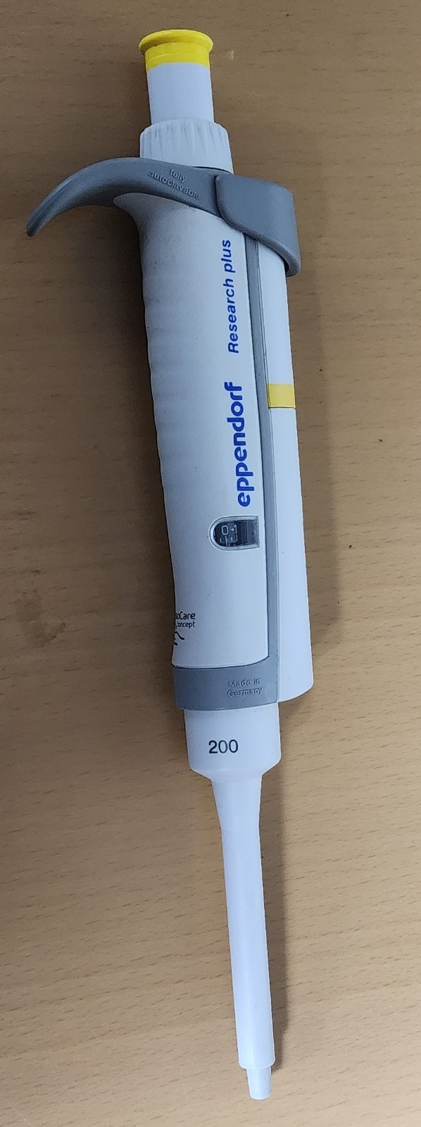 Eppendorf Research Plus Adjustable Volume, Single Channel Pipette, 20 -200μL