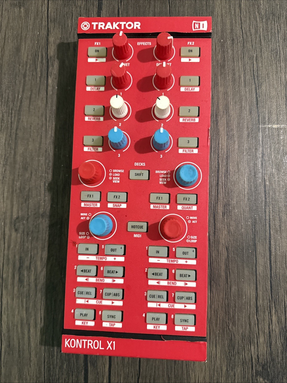 Native Instruments TRAKTOR Kontrol X1 MK2 DJ Controller