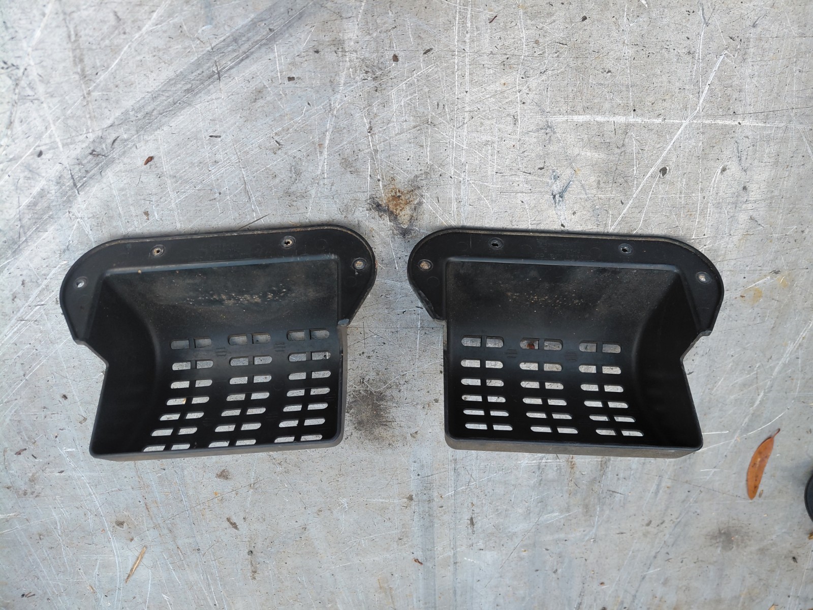 Midway Vent And Pull Handles 03-8326 Off A Mortal Kombat II Cabinet Pair Of 2