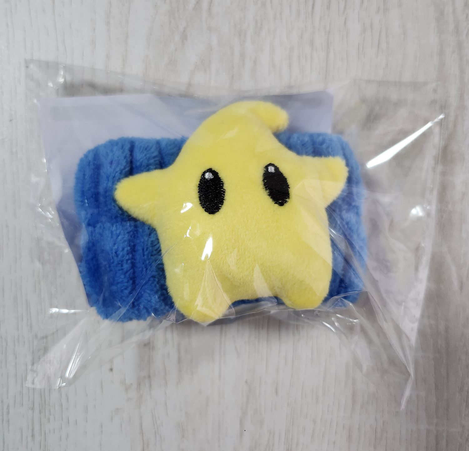 Baskin Robbins x Super Mario Galaxy ~ Lumas Original Fluffy Sleeve