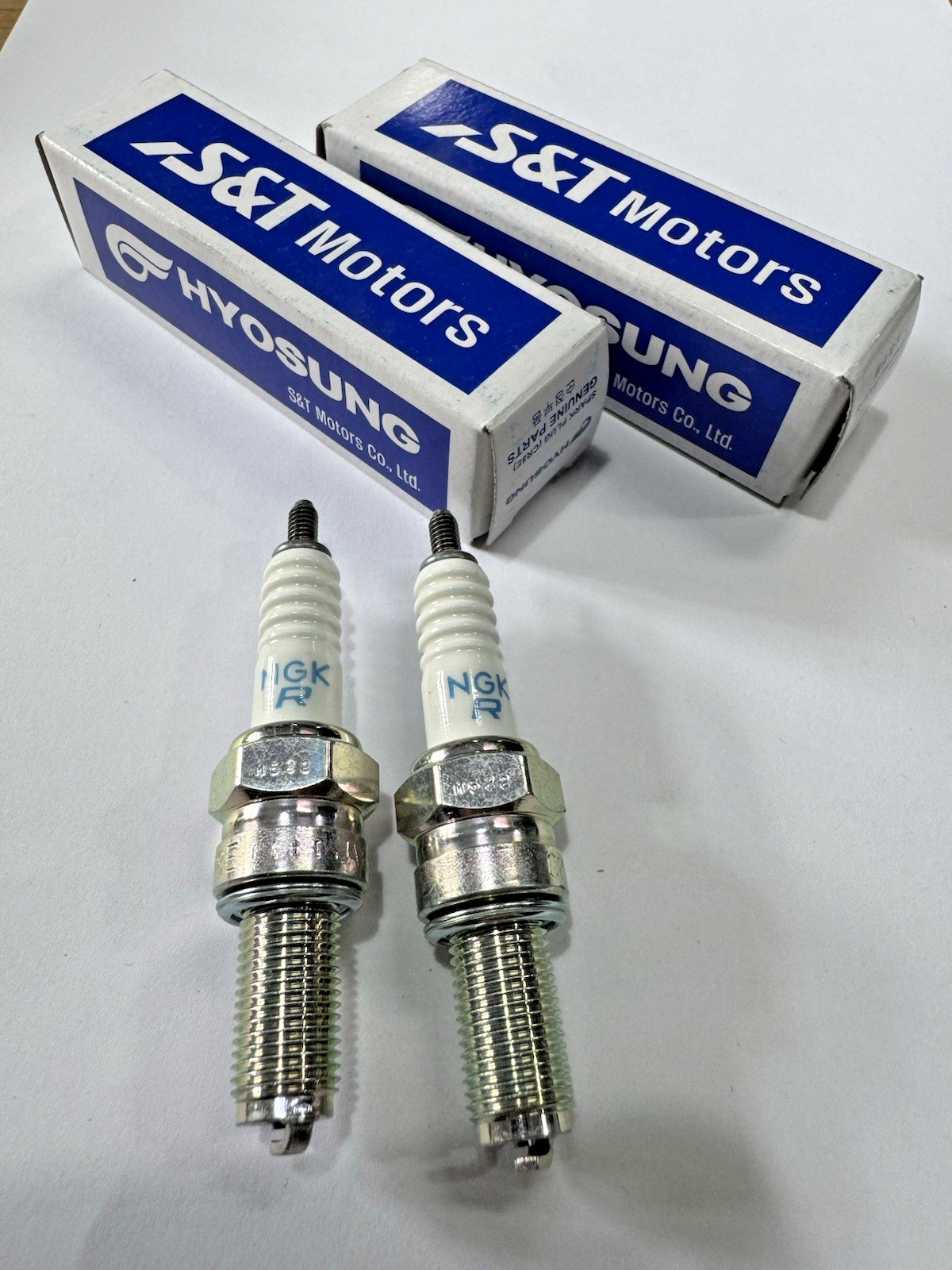 NEW Genuine Hyosung GT125R 2006-2017 NGK CR8E Spark Plugs x2 Aquila Comet