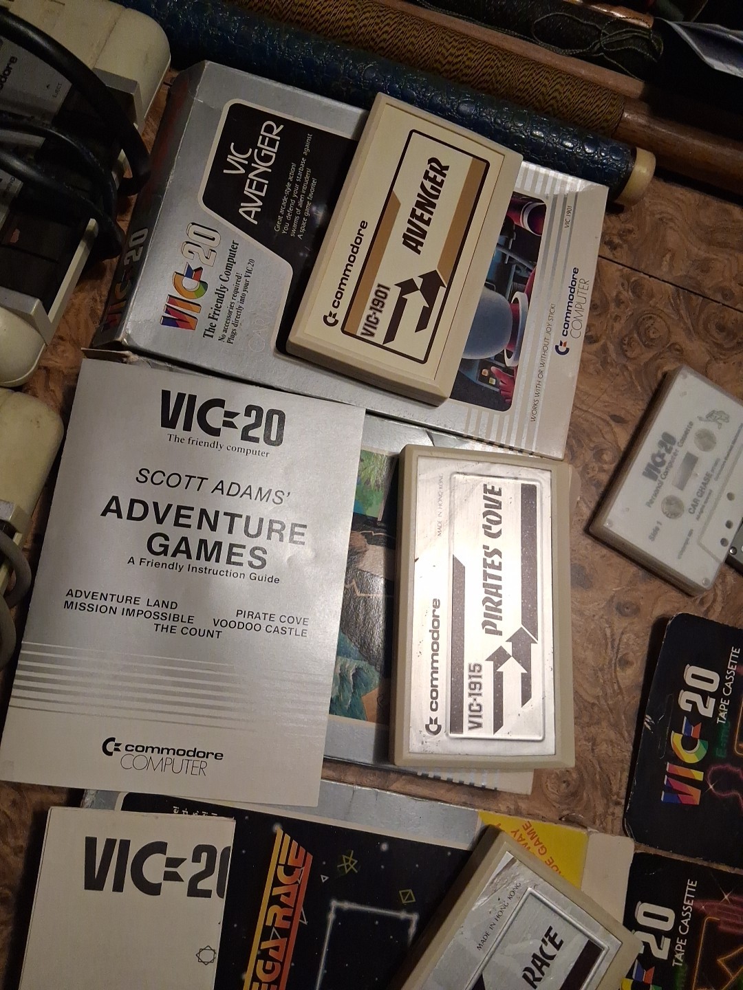 SEND OFFERS VIC 20 LOT CONSOLE 9 CARTRIDGES 2 C2N CASSETTES PADDLES USER GUIDE