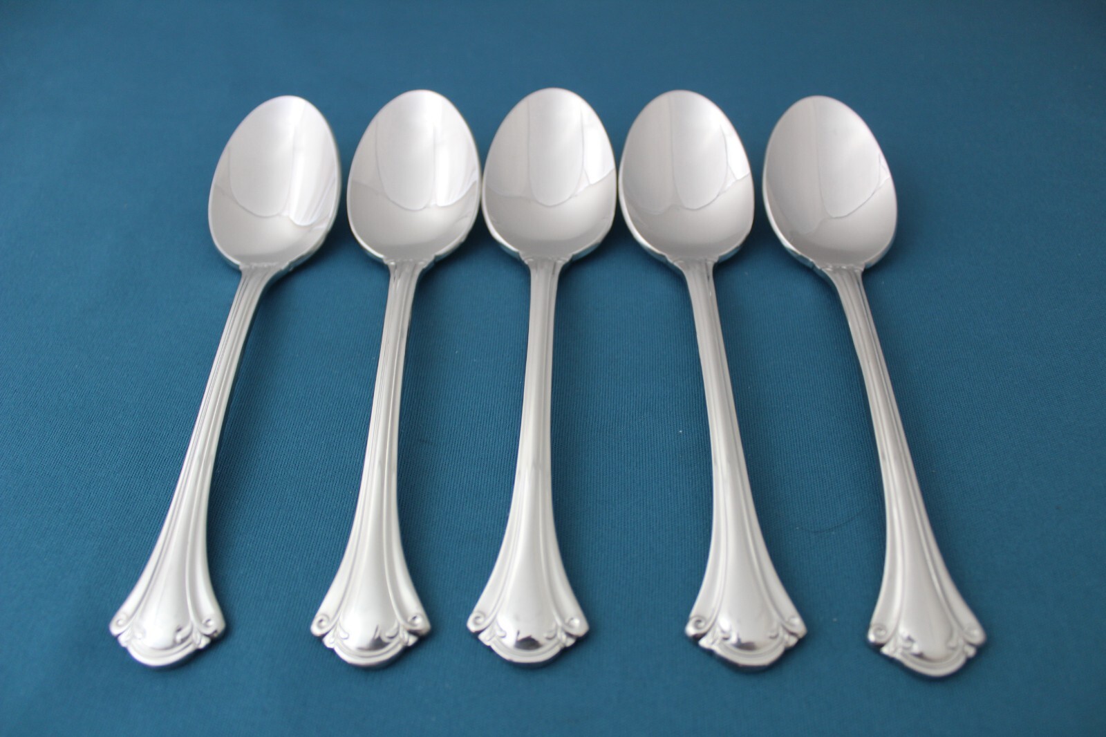 Wallace RESPLENDENCE Place Soup Spoons (Set of 5) 18/10 Indonesia LIGHT USE 7"