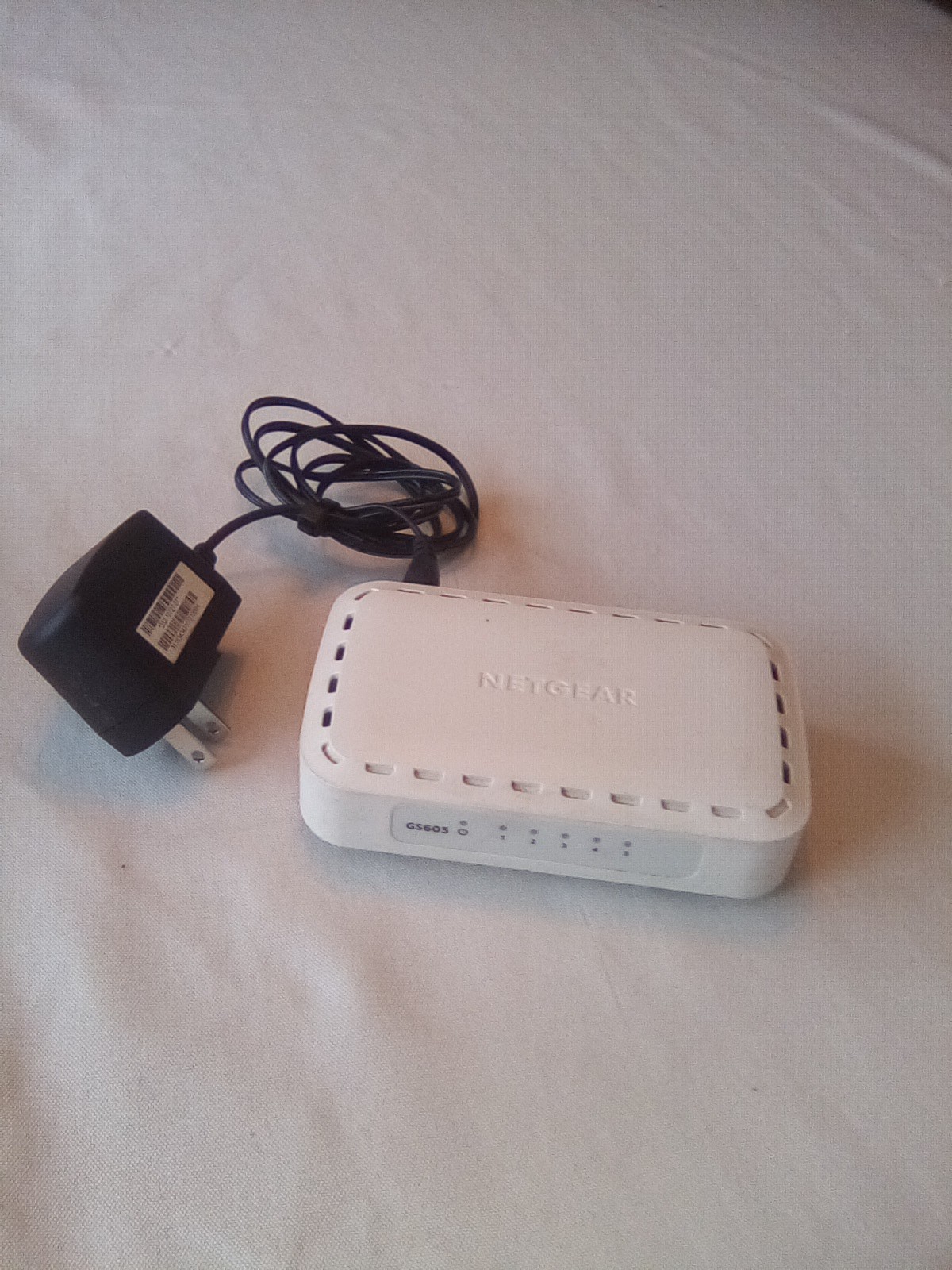 Netgear G5605V5 5 Port Gigabit Ethernet Switch W/ Power Cord