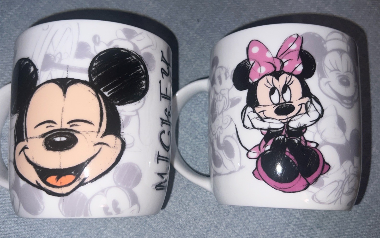 disney 2 pack mugs hot topic mickey & minnie - EUC