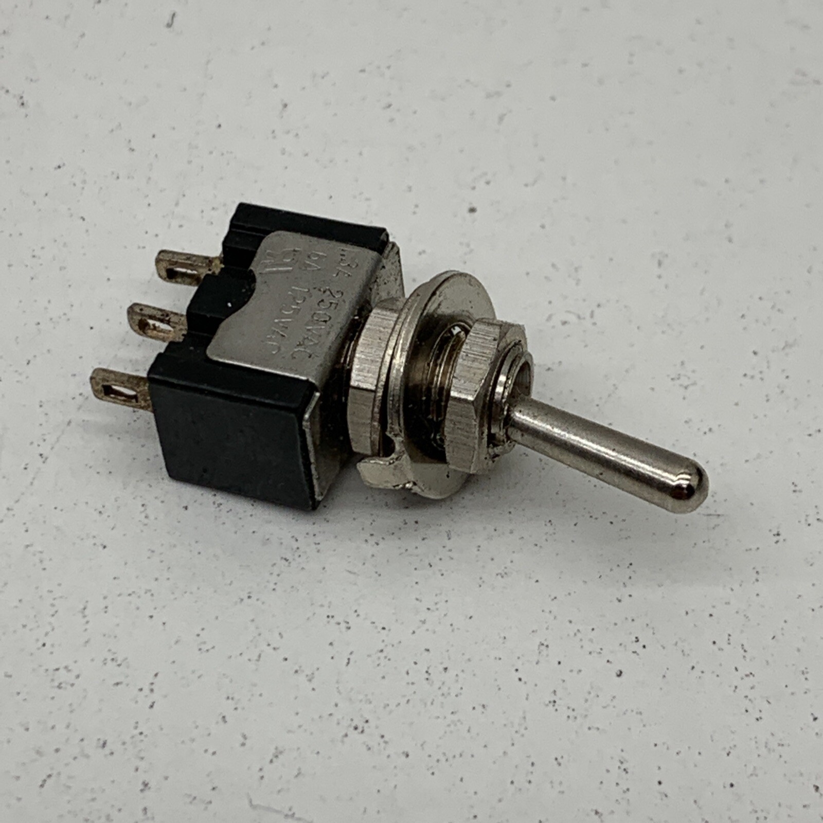 YIS Toggle Transfer Switch 3A/250VAC 6A/125VAC SPST, Momentary Contact, ON-ON