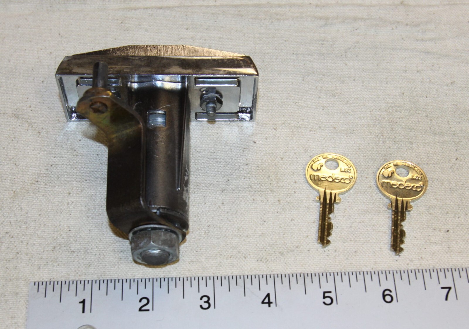 Automatic Products AP 112 & LCM2 snack machine T handle with Medeco lock 2 keys