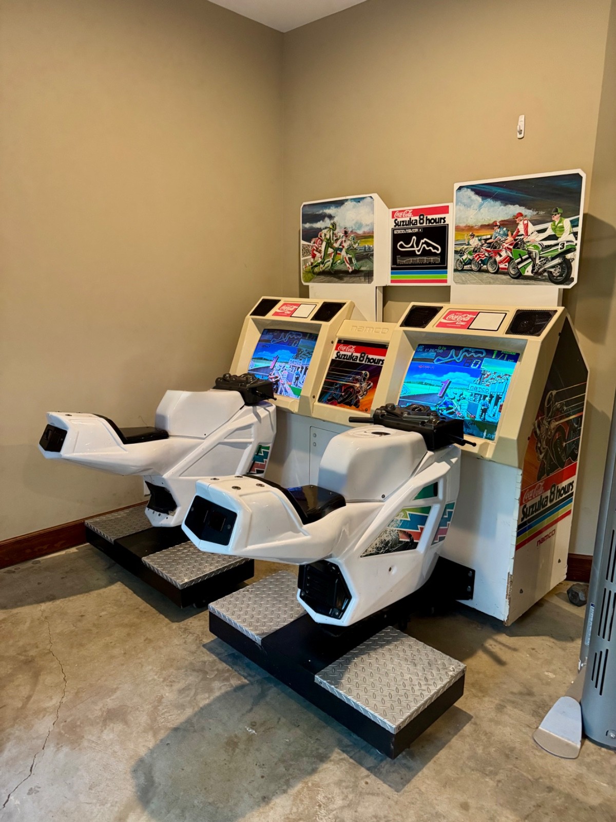 SUZUKA 8 HOURS ARCADE MACHINE by NAMCO 1992 (good condition) 1/313 ever made!