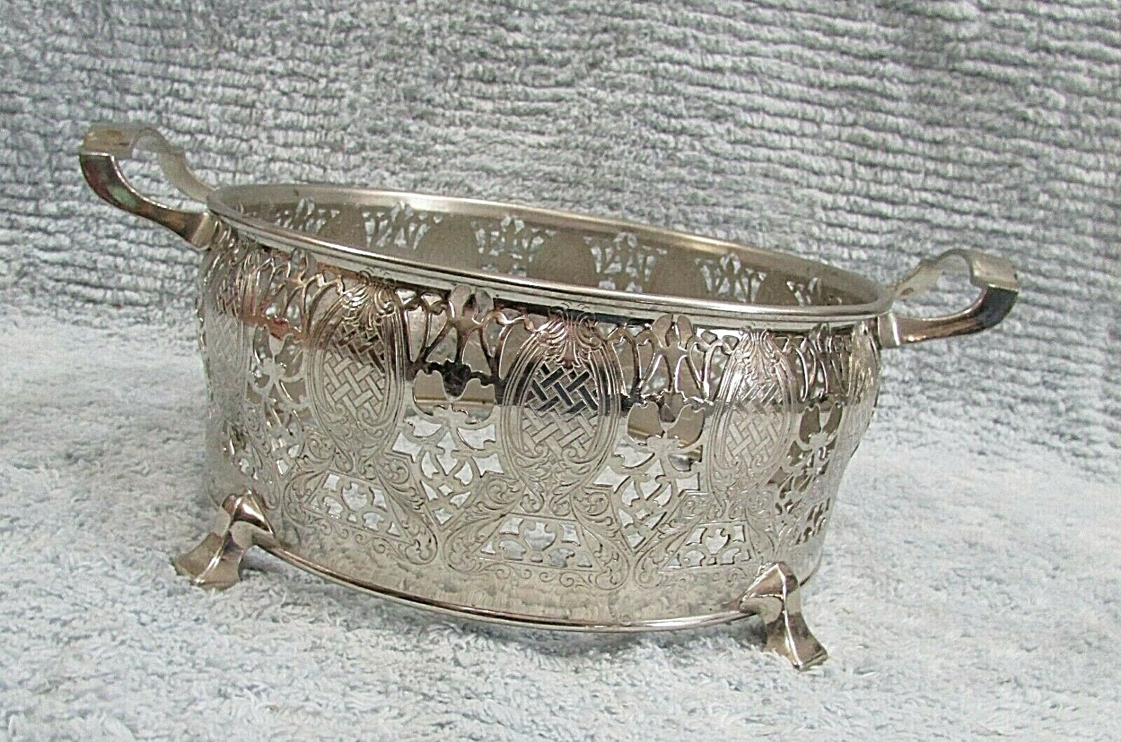 Vintage Ornate Filigree 4x8 Round Casserole Rack w 2 Handles and 4 Feet FREE S/H