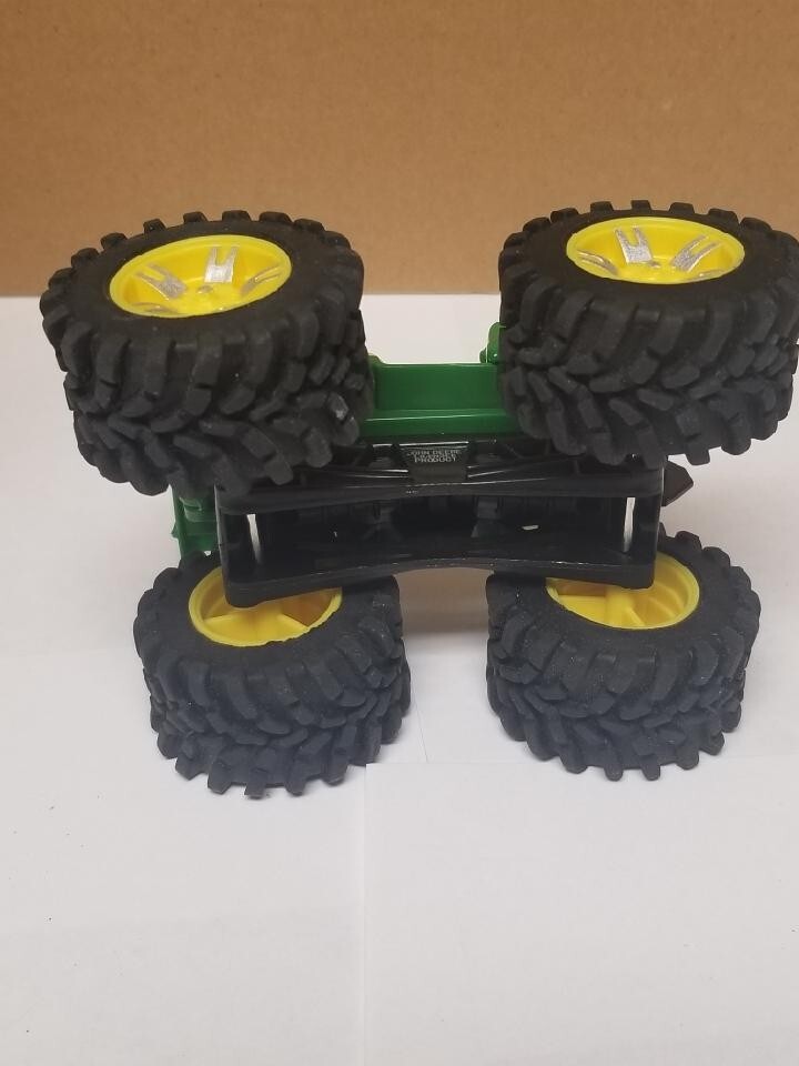 Ertl John Deere Gator Monster Treads