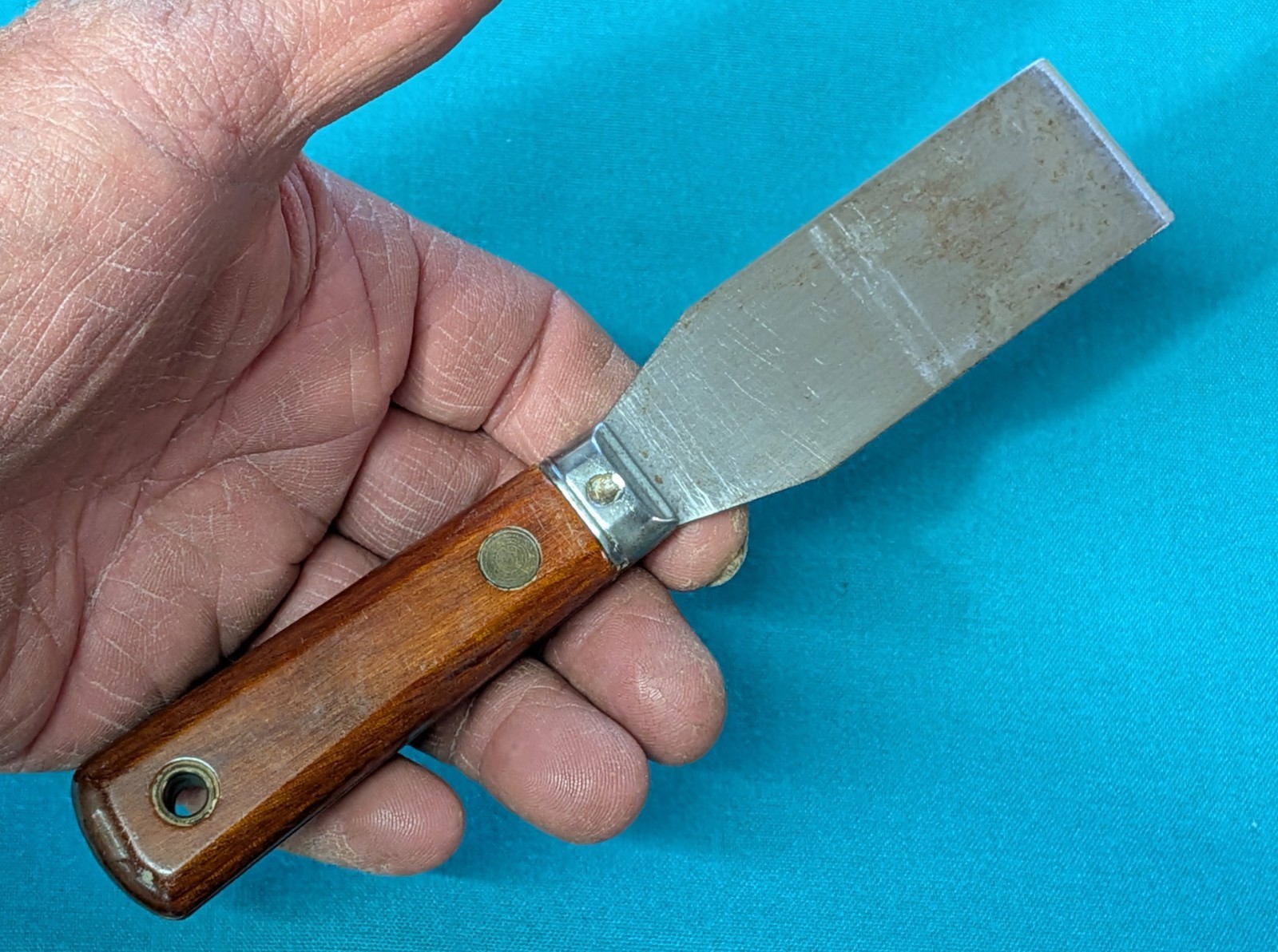 Vintage Red Devil #4131  1-1/4" Rigid Putty Chisel Hardwood Scales Hanger Hole