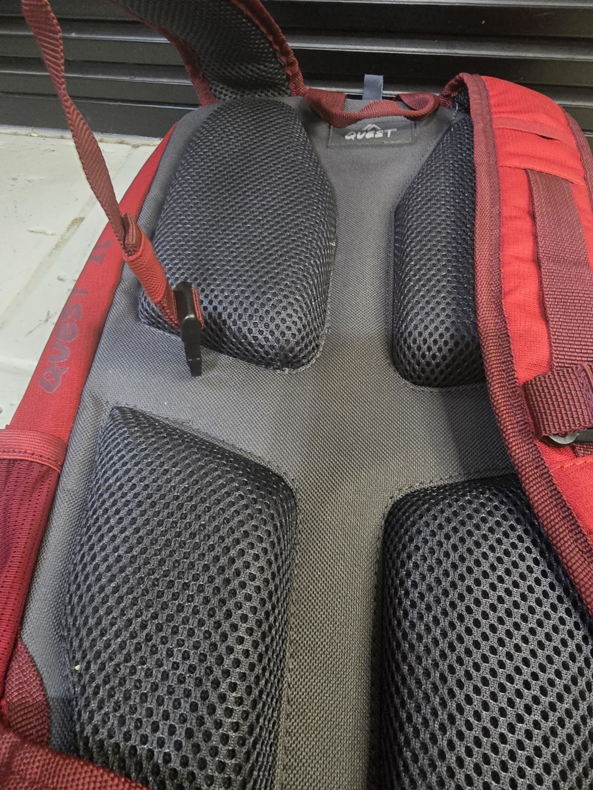 Quest Adrift 2l Hrdration Backpack Red Used