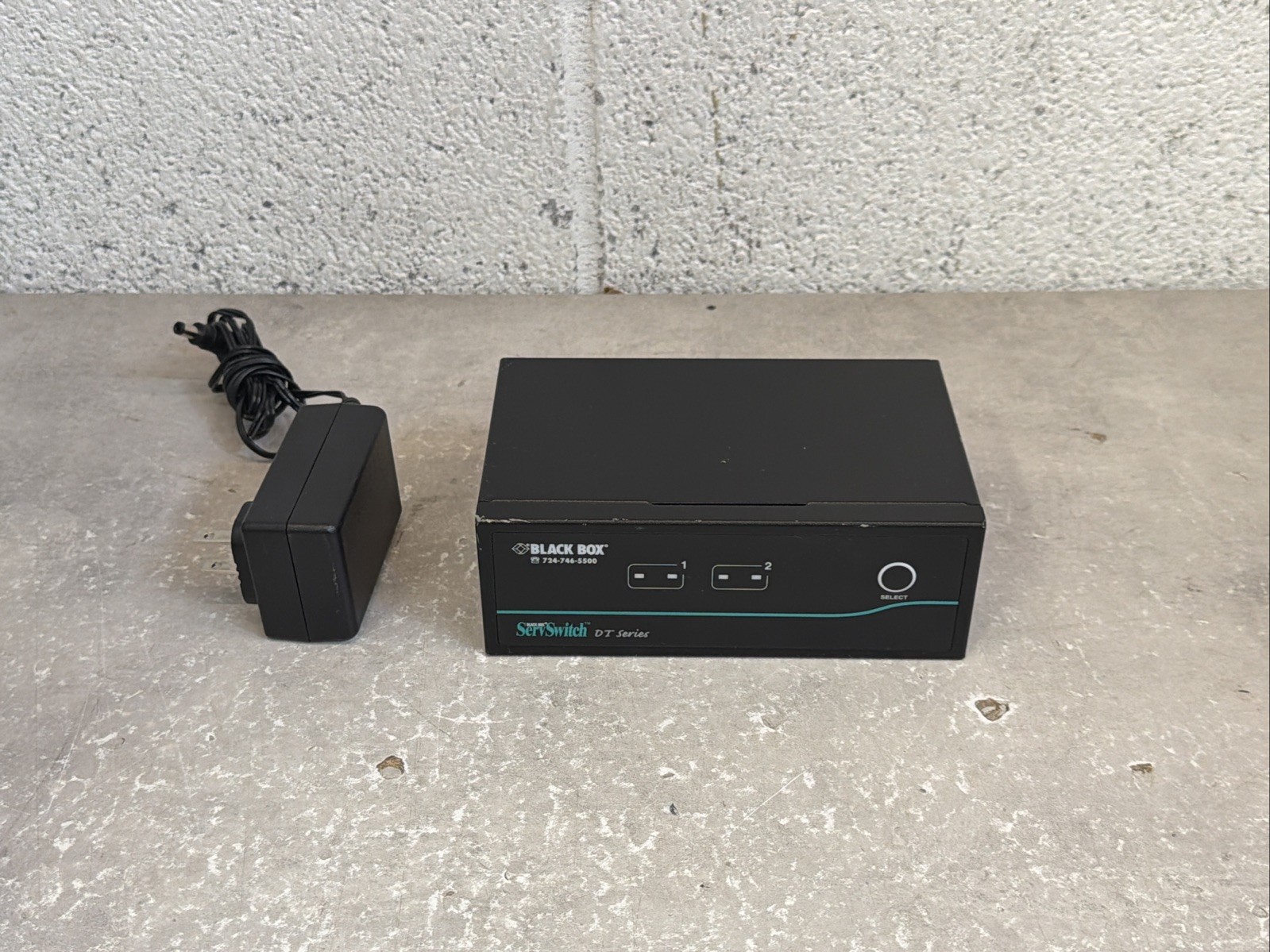 Black Box ServSwitch DT 2-Port KVM Switch w/ Power Adapter | PN: 724-746-5500