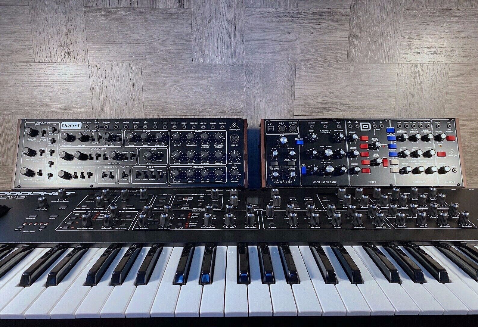 B-STOCK / Basic Stand for Behringer Model D / PRO 1 / Neutron / K2 / WASP / CAT