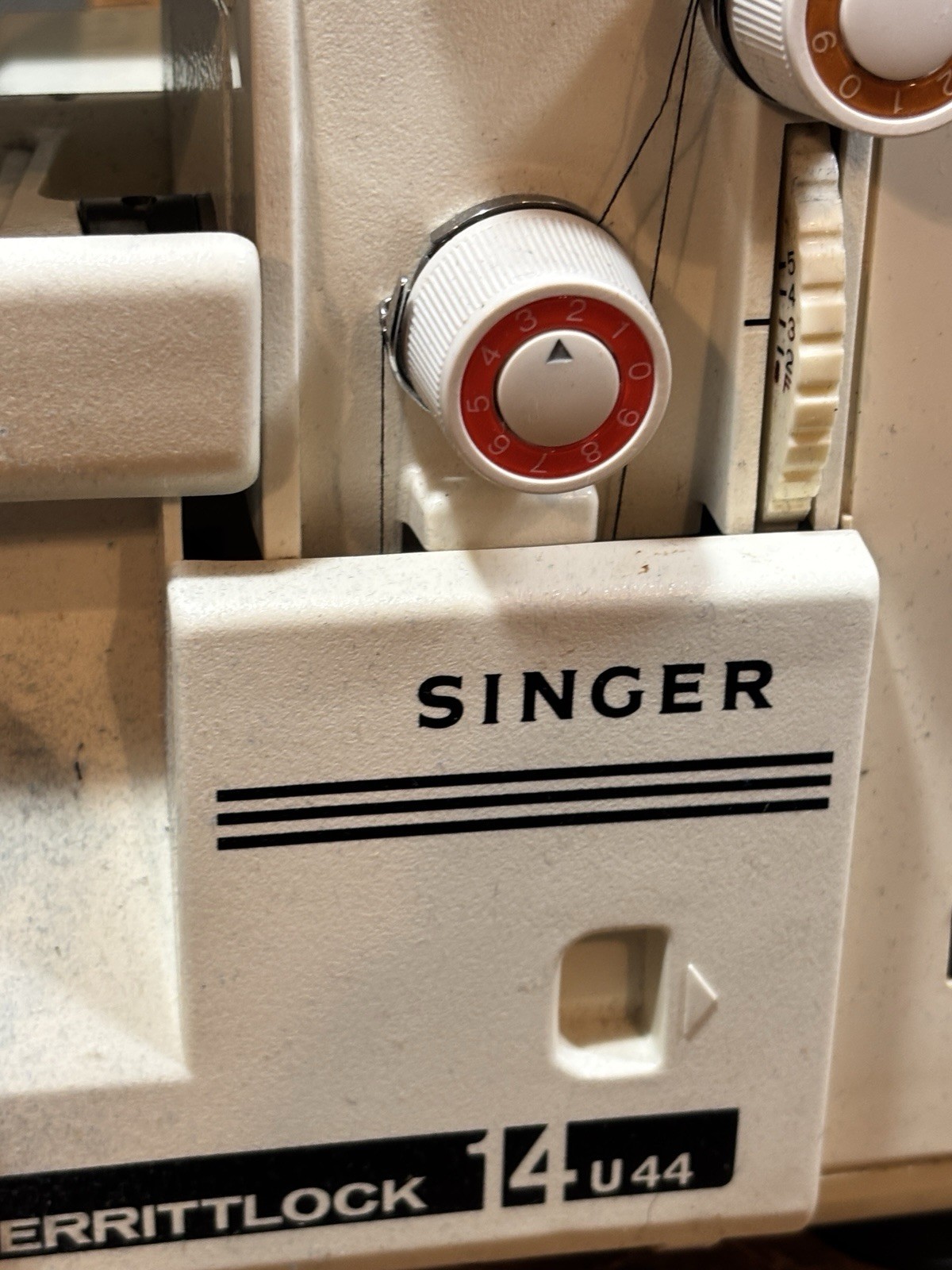 🧵 SINGER Merrittlock 14U44B Serger–Excellent Condition–Original Box –Thread Inc