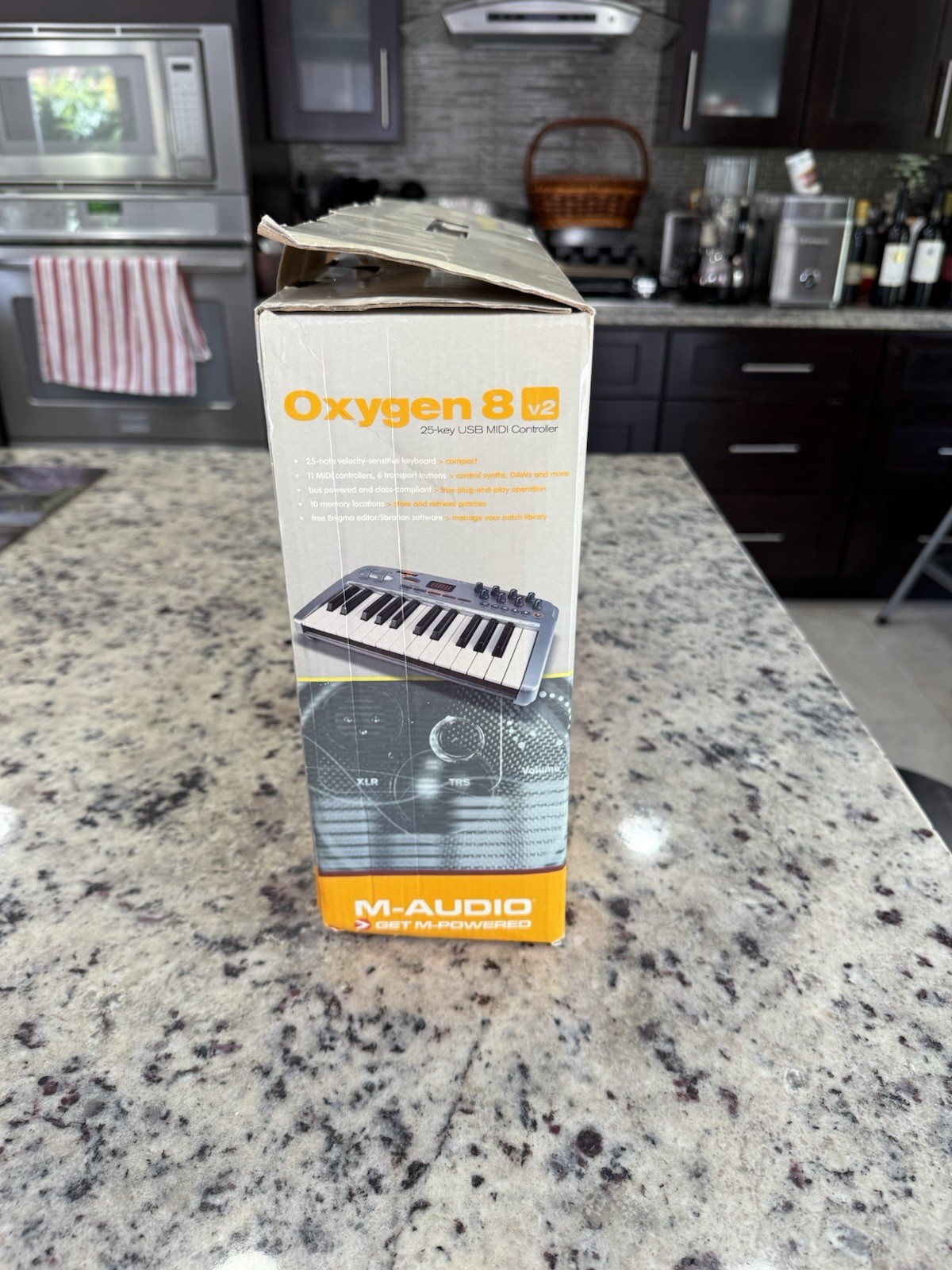 M-Audio Oxygen 8 v2 25-Key USB MIDI Keyboard Controller, LED Display