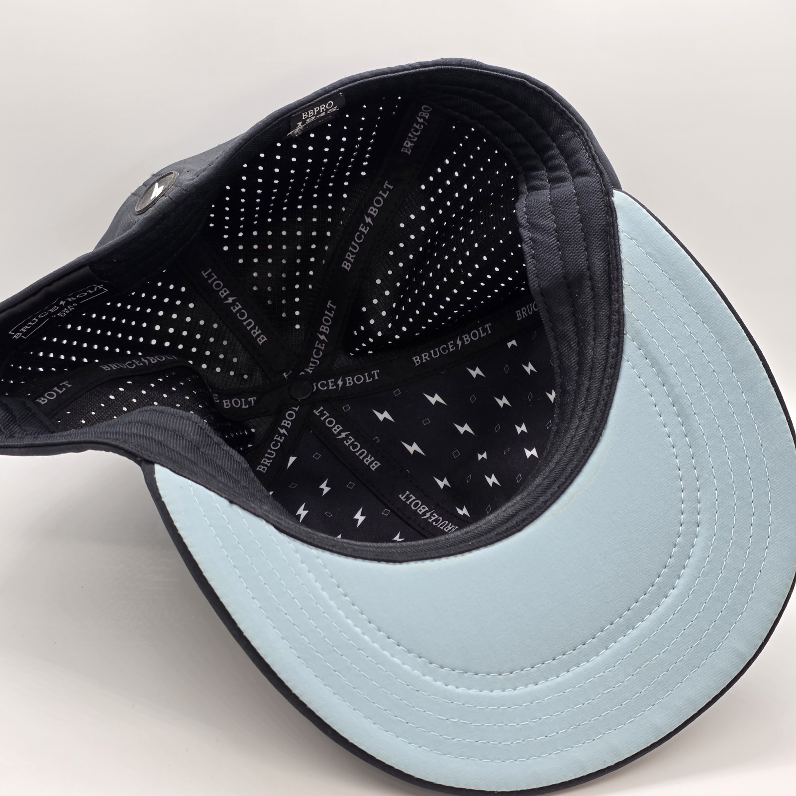 New Bruce Bolt Smart Fit Performance Game Hat BBPRO 1945 Black Size Large