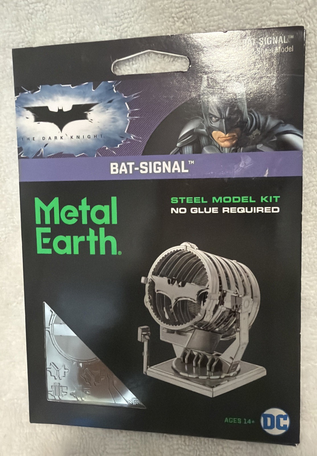 Fascinations Metal Earth Batman  Dark Knight Bat-Signal 3D laser cut Model Kit