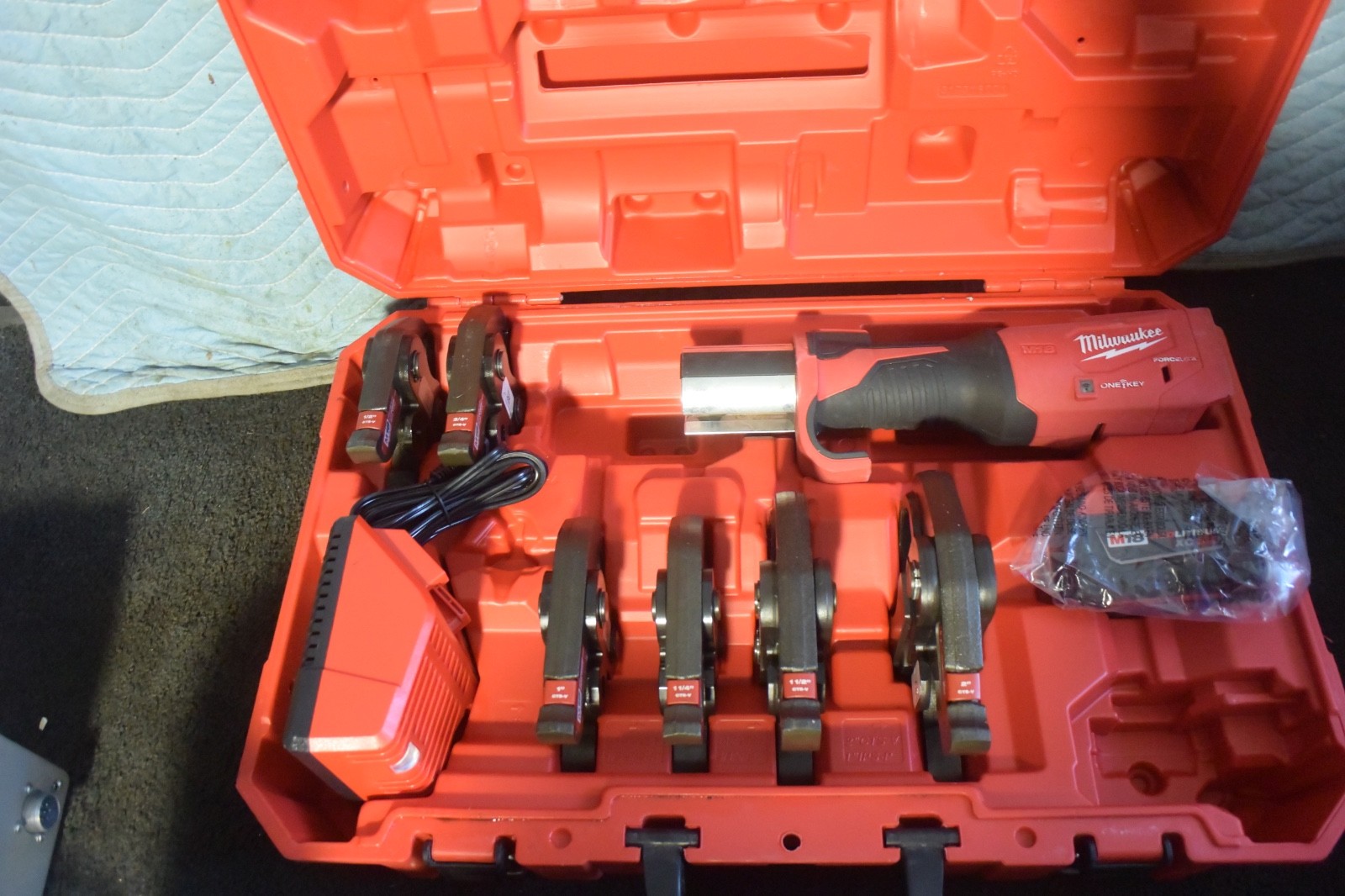 Milwaukee Press Model 2922-20 Copper Pipe Press Tool with 6 Jaws CLEAN!!!!