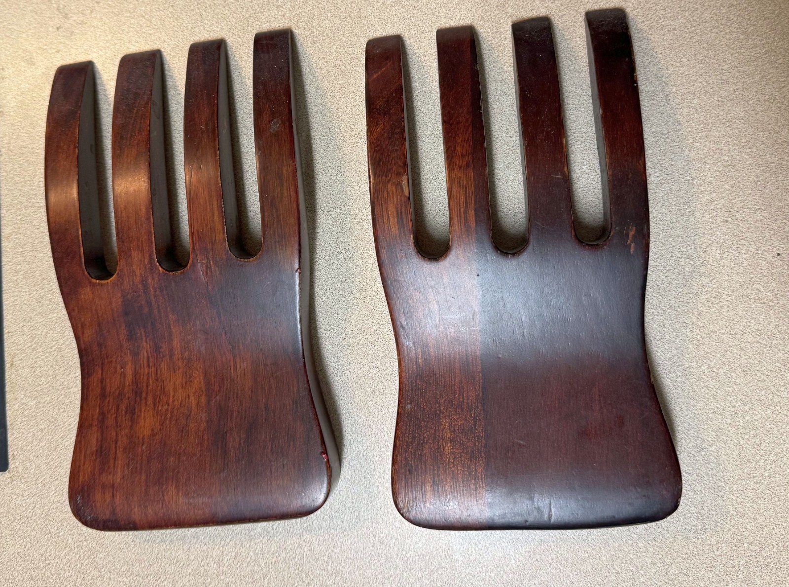 Hand Carved 2pc Polished Wood Salad Hands Toss Claws Pre-Owned Free S/H